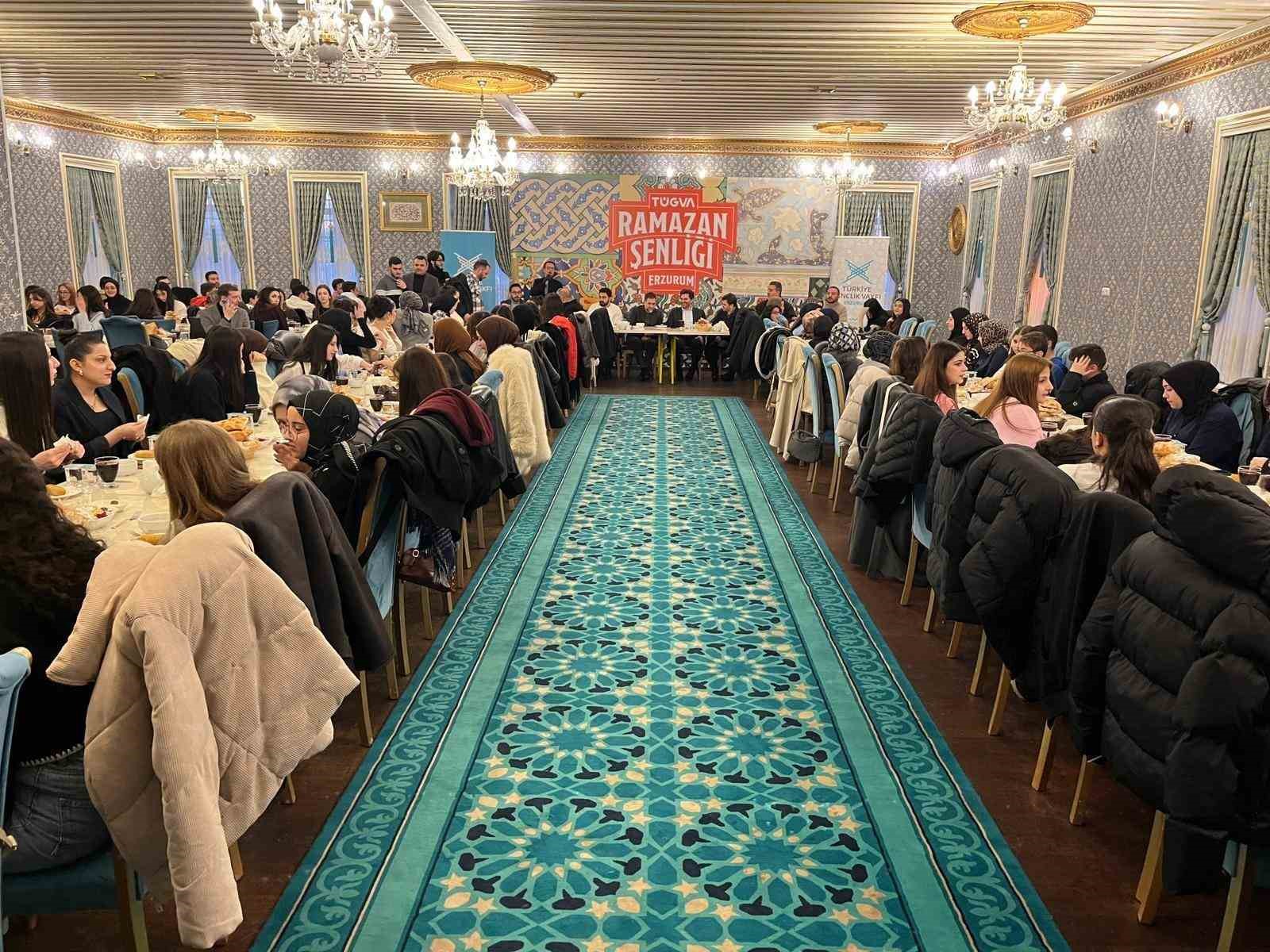 Başkan Uçar, TÜGVA iftarında gençlerle buluştu
