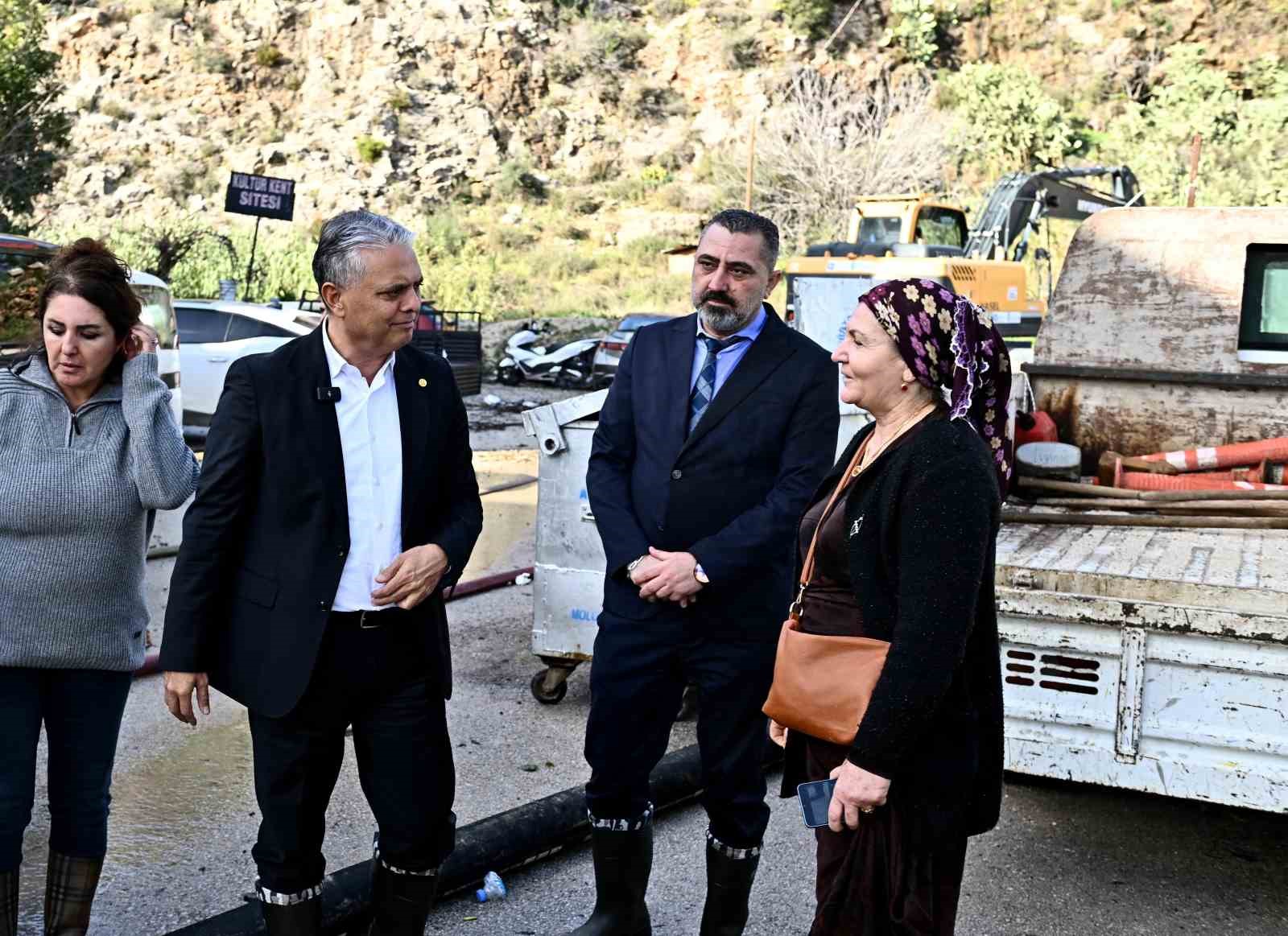 Başkan Uysal: "Yoğun yağış bazı teknik aksaklıklarla birleşince sel ve su baskınlarına neden oldu"
