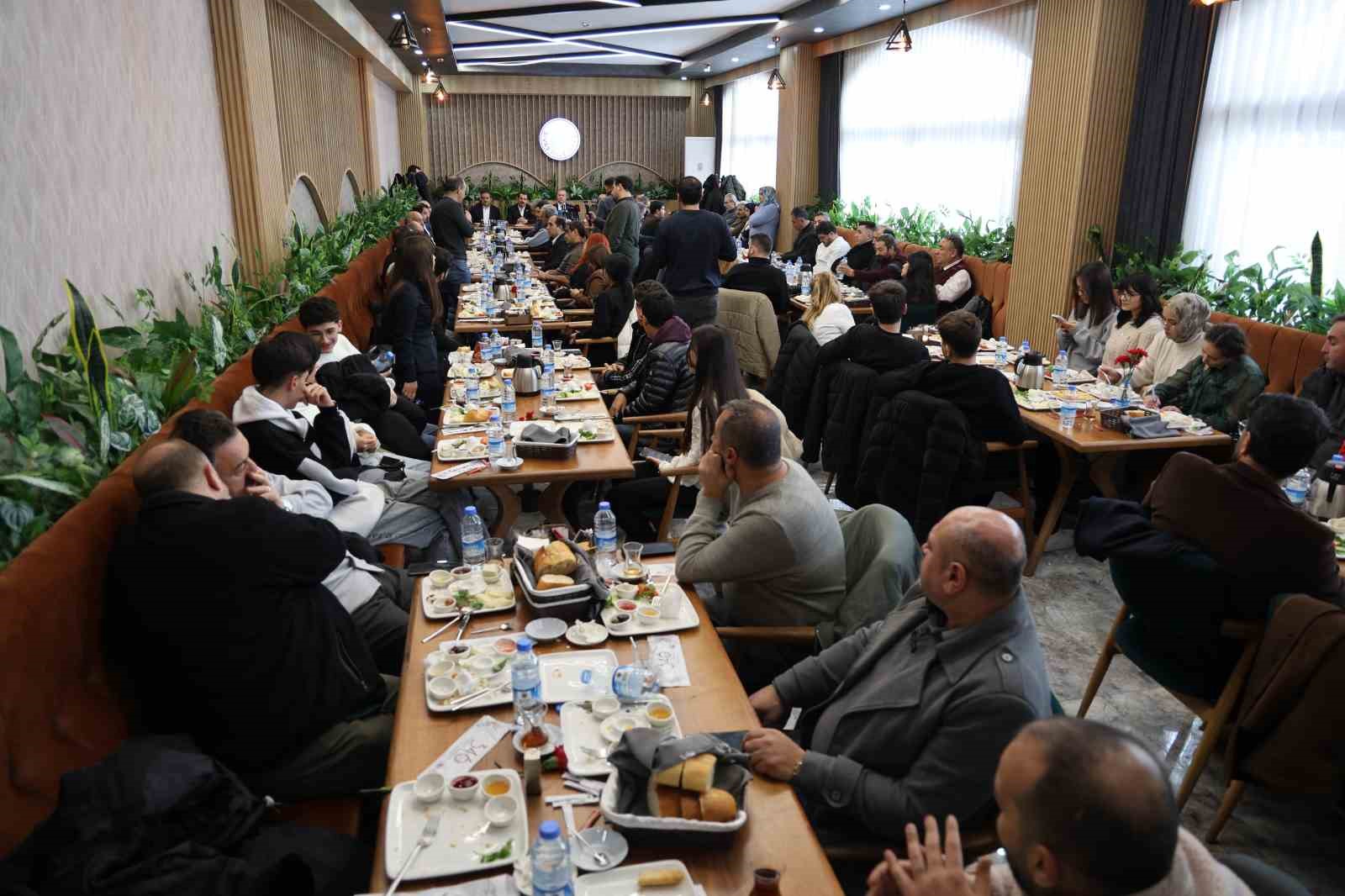 Başkan Uzun: "Gazetecilik zor bir meslek"
Başkan Uzun: "Gazetecilik zor bir meslek"