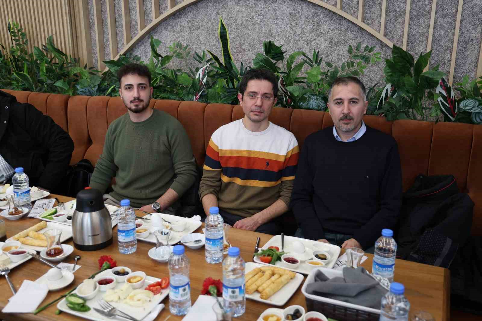 Başkan Uzun: "Gazetecilik zor bir meslek"
Başkan Uzun: "Gazetecilik zor bir meslek"