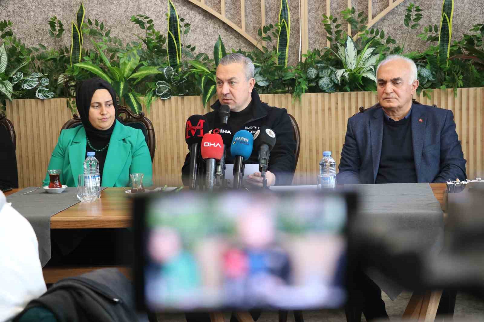 Başkan Uzun: "Sivas’tan Yunanistan sınırına kadar alanda karla mücadele ettik"
Başkan Uzun: "Sivas’tan Yunanistan sınırına kadar alanda karla mücadele ettik"