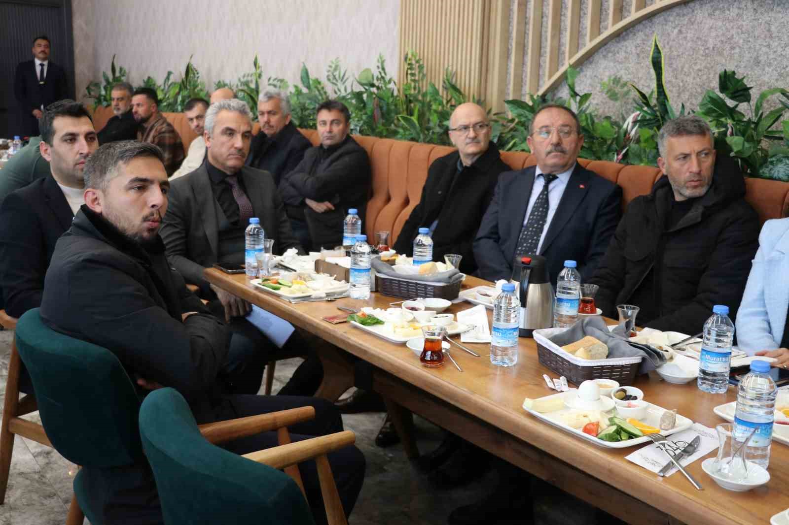 Başkan Uzun: "Sivas’tan Yunanistan sınırına kadar alanda karla mücadele ettik"
Başkan Uzun: "Sivas’tan Yunanistan sınırına kadar alanda karla mücadele ettik"