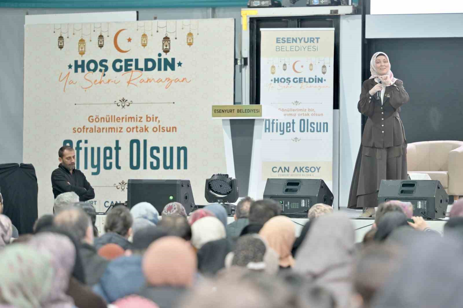 Başkan Vekili Aksoy, sağlık çalışanlarıyla iftarda buluştu
