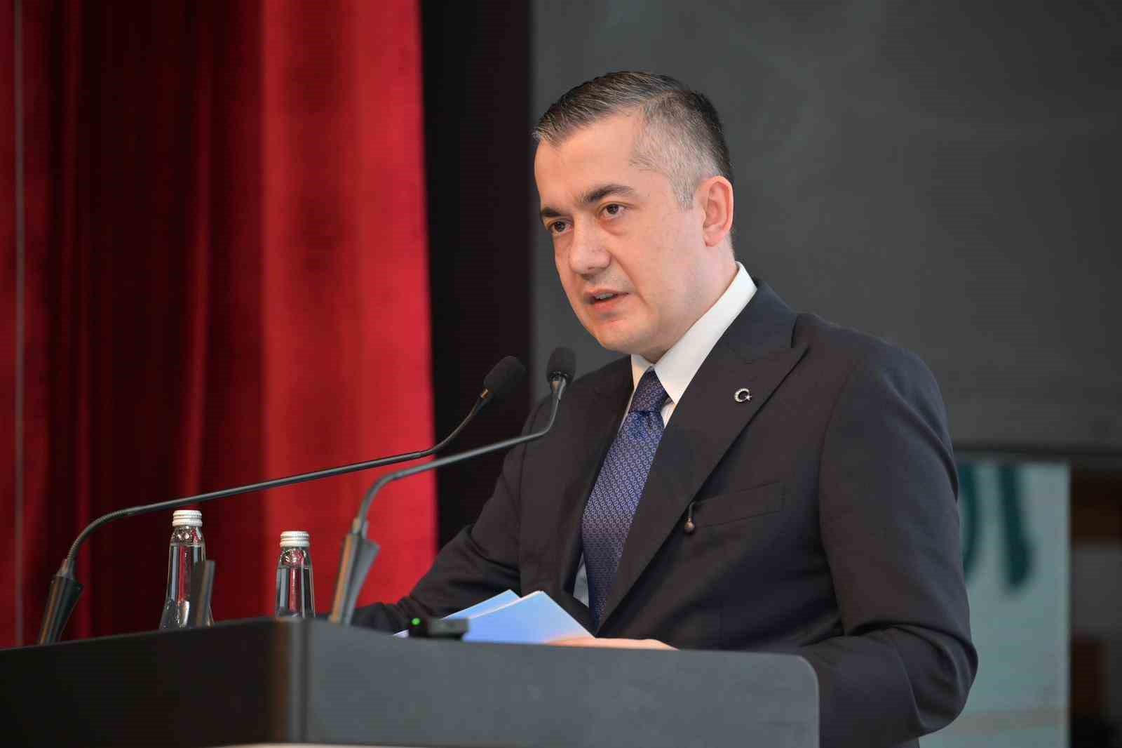 Başkan Vekili Aksoy’dan tasarruf hamlesi: Belediye araçları resmi plakalı olacak
