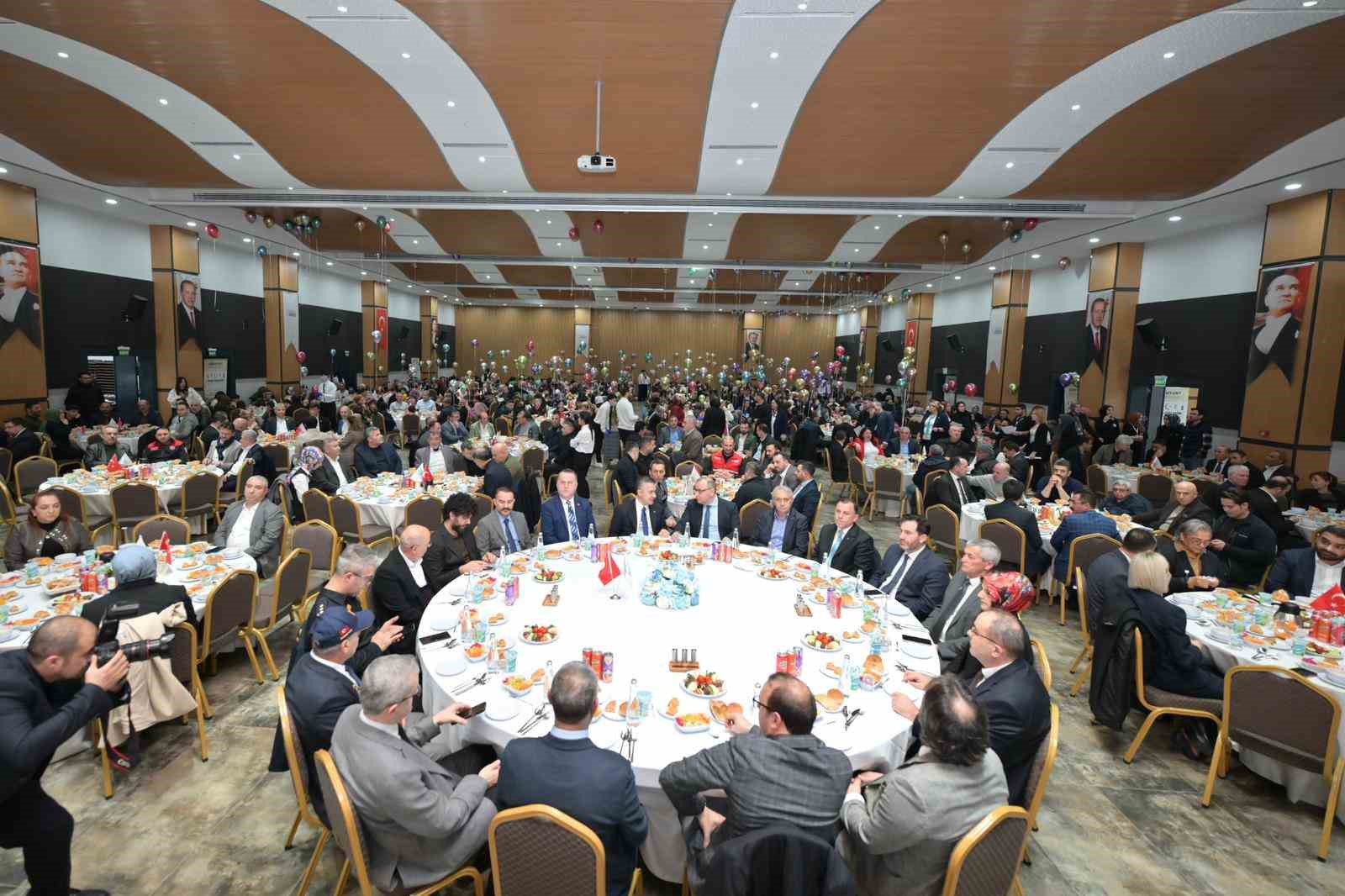 Başkan Vekili Aksoy’dan tasarruf hamlesi: Belediye araçları resmi plakalı olacak
