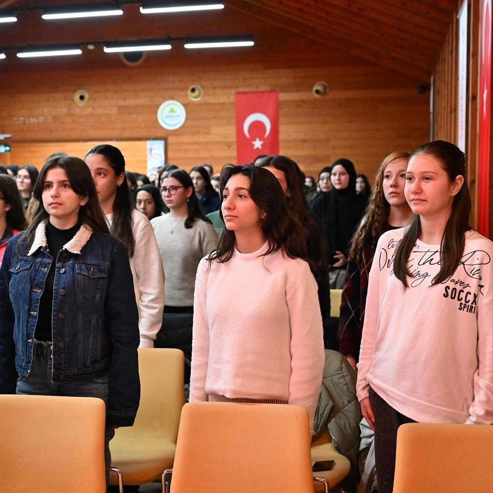 Başkan Vekili Karadeniz, "Gençlik Kampları" programında öğrencilerin sorularını yanıtladı
