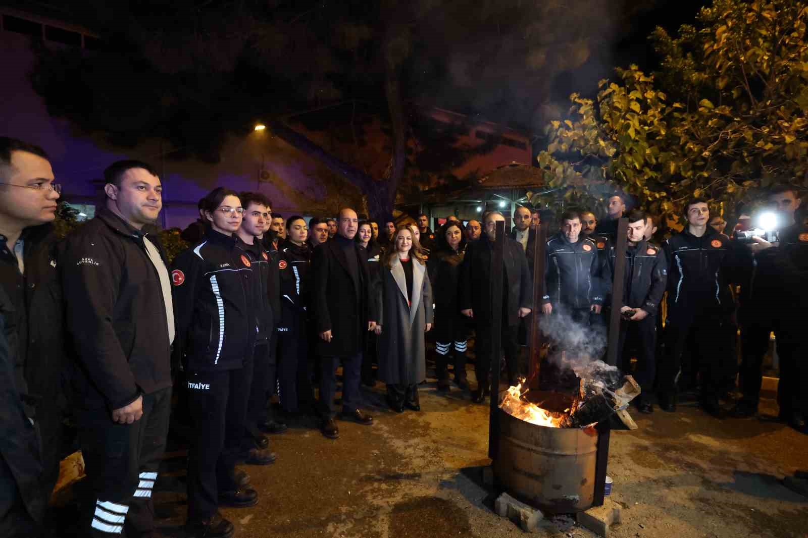 Başkan Vekili Özdemir, 2026 yılını itfaiye personeli ile karşıladı
