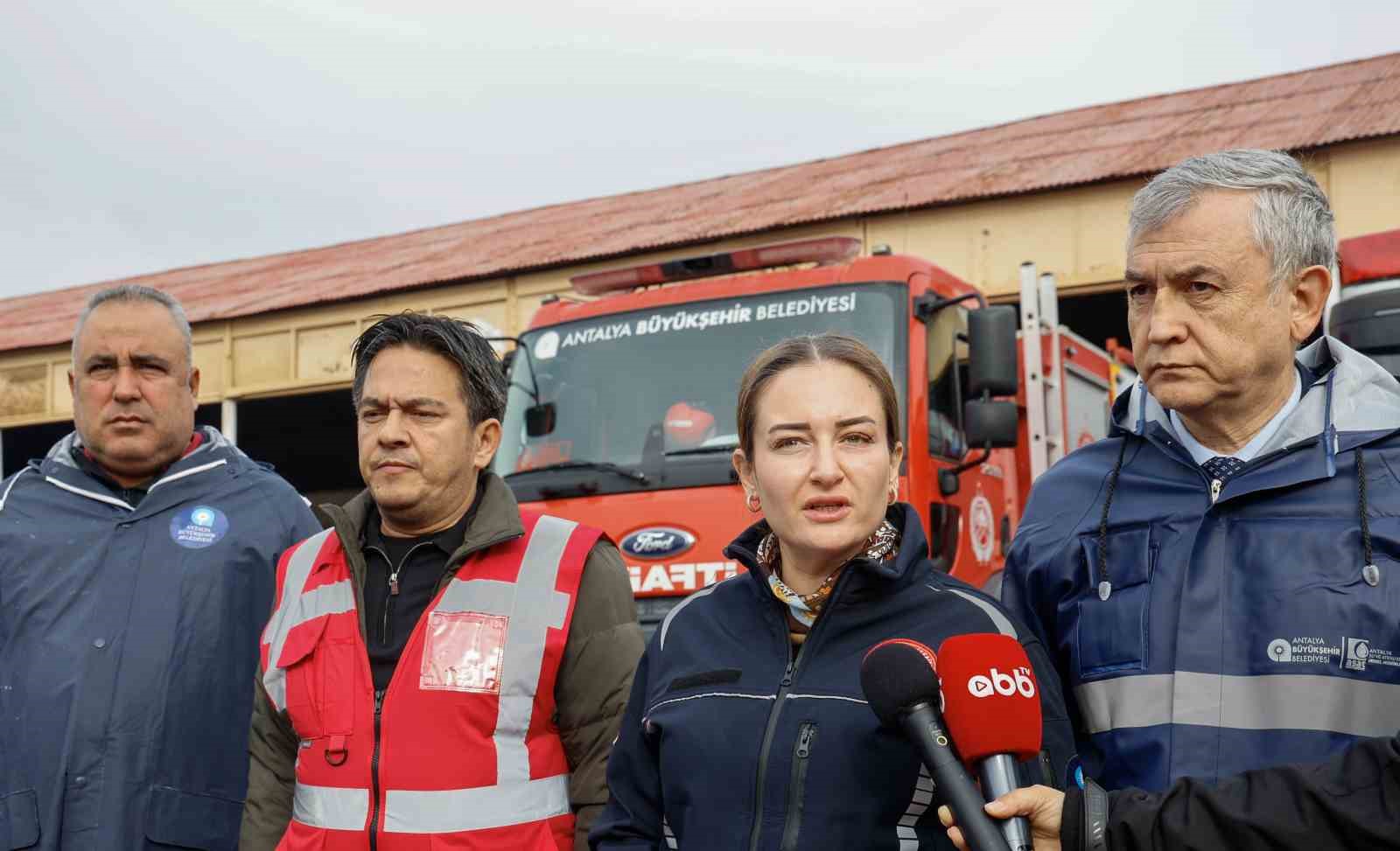 Başkan Vekili Özdemir: "Son 24 saatte metrekareye 200 mm yağış düştüğü tespit edildi"
Başkan Vekili Özdemir: "Son 24 saatte metrekareye 200 mm yağış düştüğü tespit edildi"