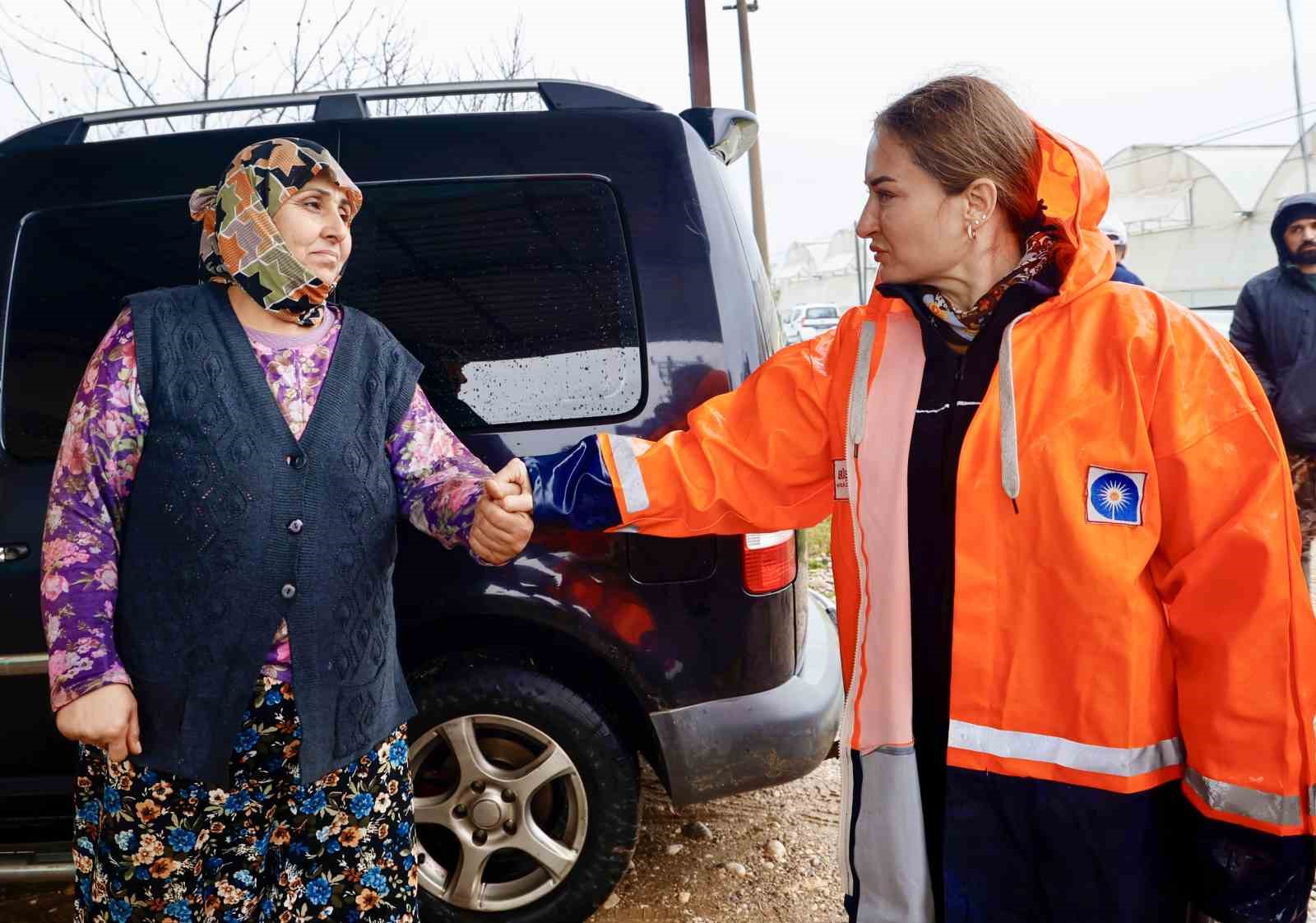 Başkan Vekili Özdemir: "Son 24 saatte metrekareye 200 mm yağış düştüğü tespit edildi"
Başkan Vekili Özdemir: "Son 24 saatte metrekareye 200 mm yağış düştüğü tespit edildi"