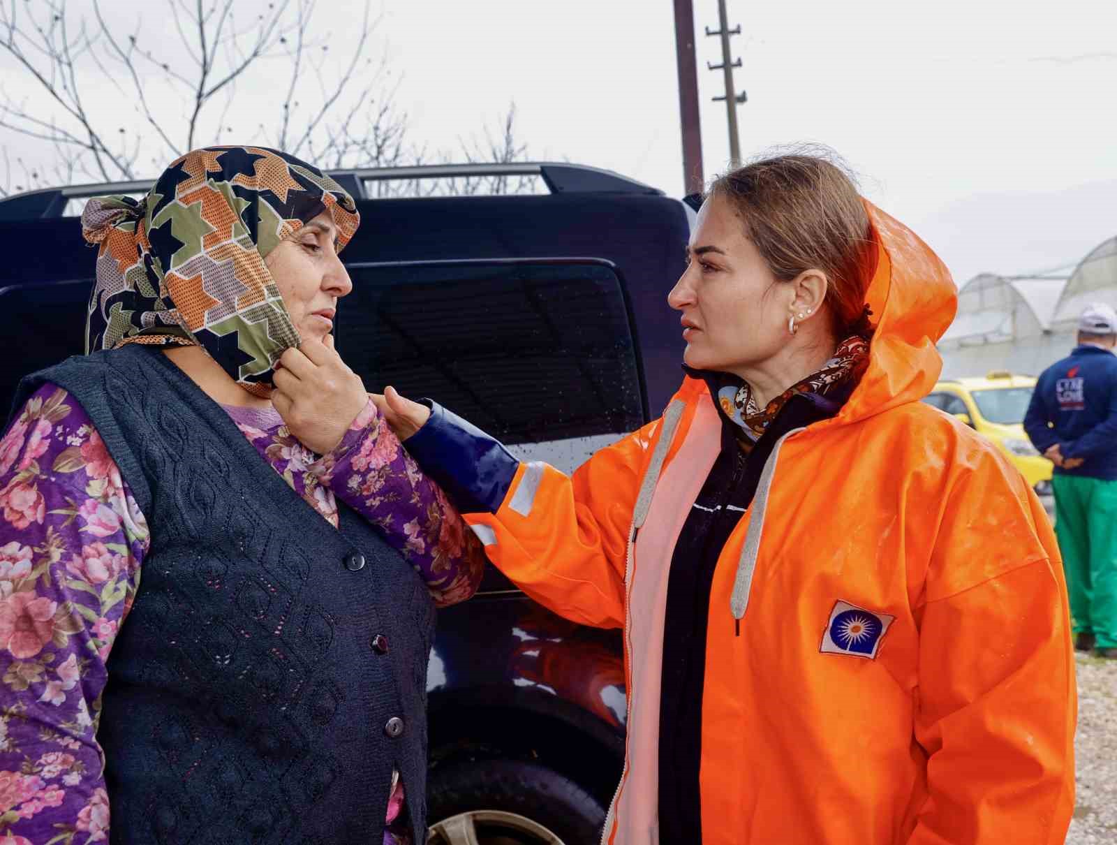 Başkan Vekili Özdemir: "Son 24 saatte metrekareye 200 mm yağış düştüğü tespit edildi"
Başkan Vekili Özdemir: "Son 24 saatte metrekareye 200 mm yağış düştüğü tespit edildi"