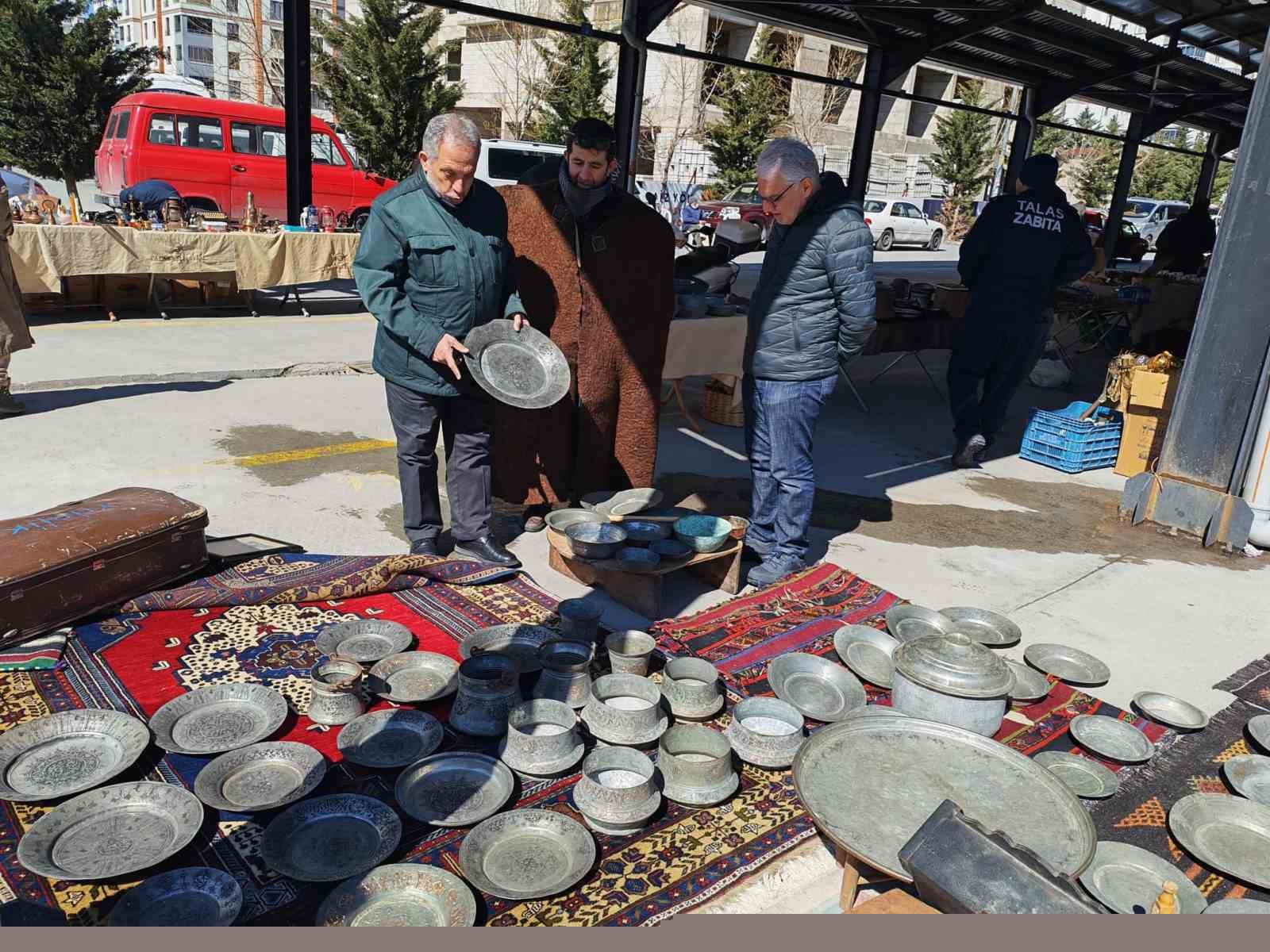 Başkan Yalçın Antika Pazarı’nda
