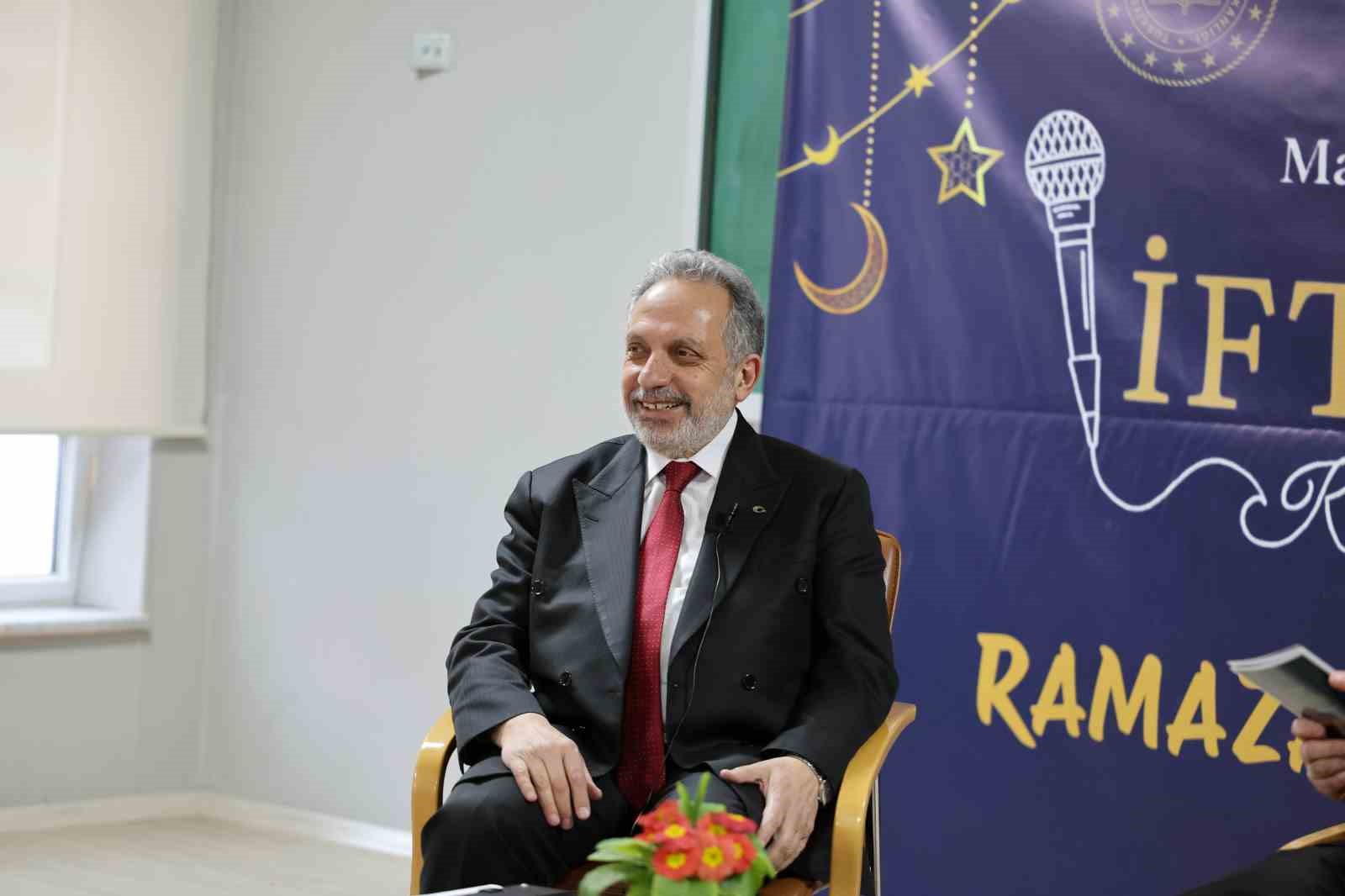 Başkan Yalçın gençlerle Ramazan söyleşisinde
Başkan Yalçın gençlerle Ramazan söyleşisinde