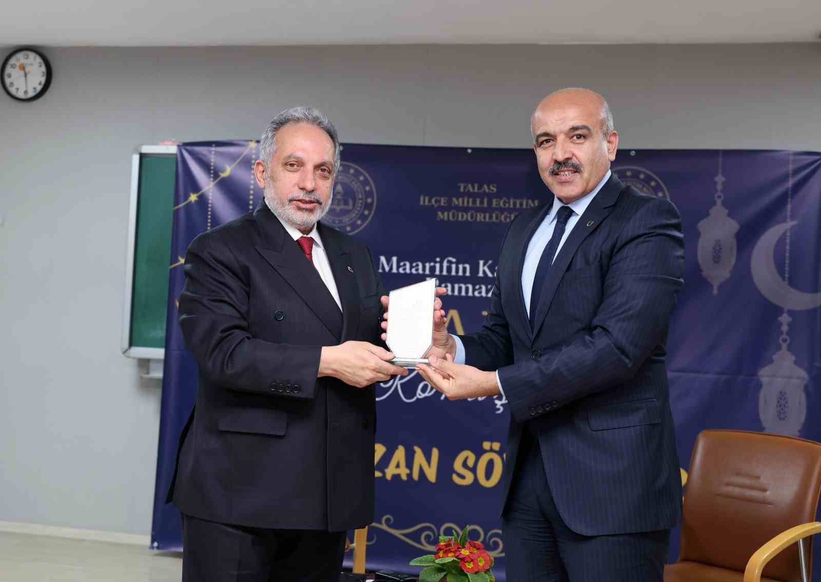 Başkan Yalçın gençlerle Ramazan söyleşisinde
Başkan Yalçın gençlerle Ramazan söyleşisinde