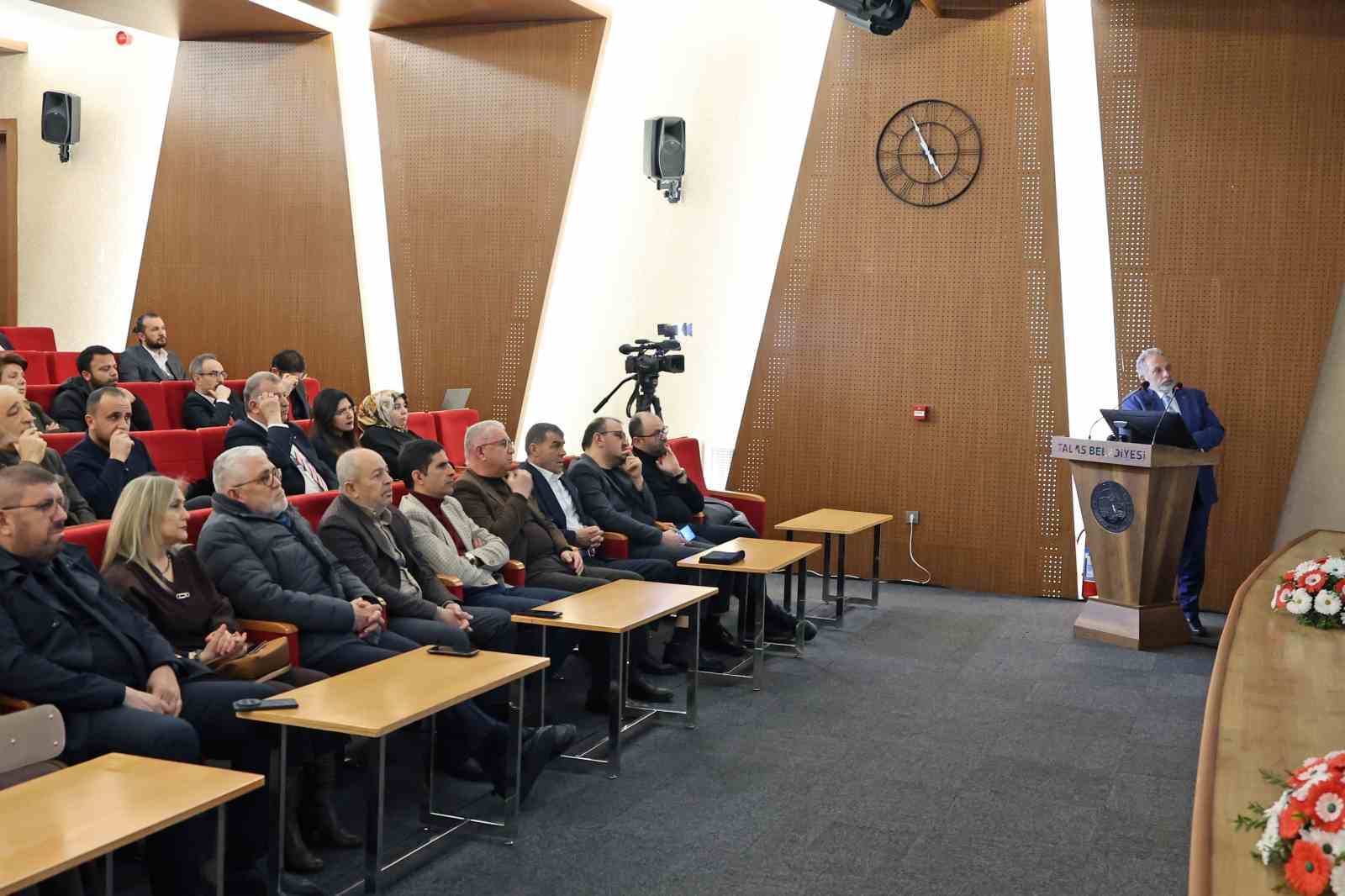 Başkan Yalçın’dan meclis üyelerine icraat sunumu
Başkan Yalçın’dan meclis üyelerine icraat sunumu