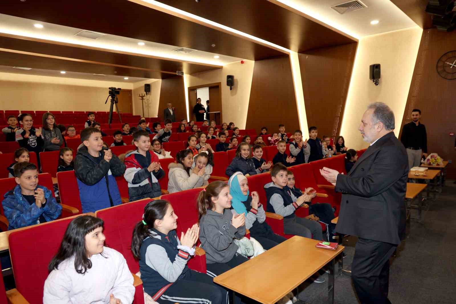 Başkan Yalçın’dan miniklere yerel yönetim dersi
