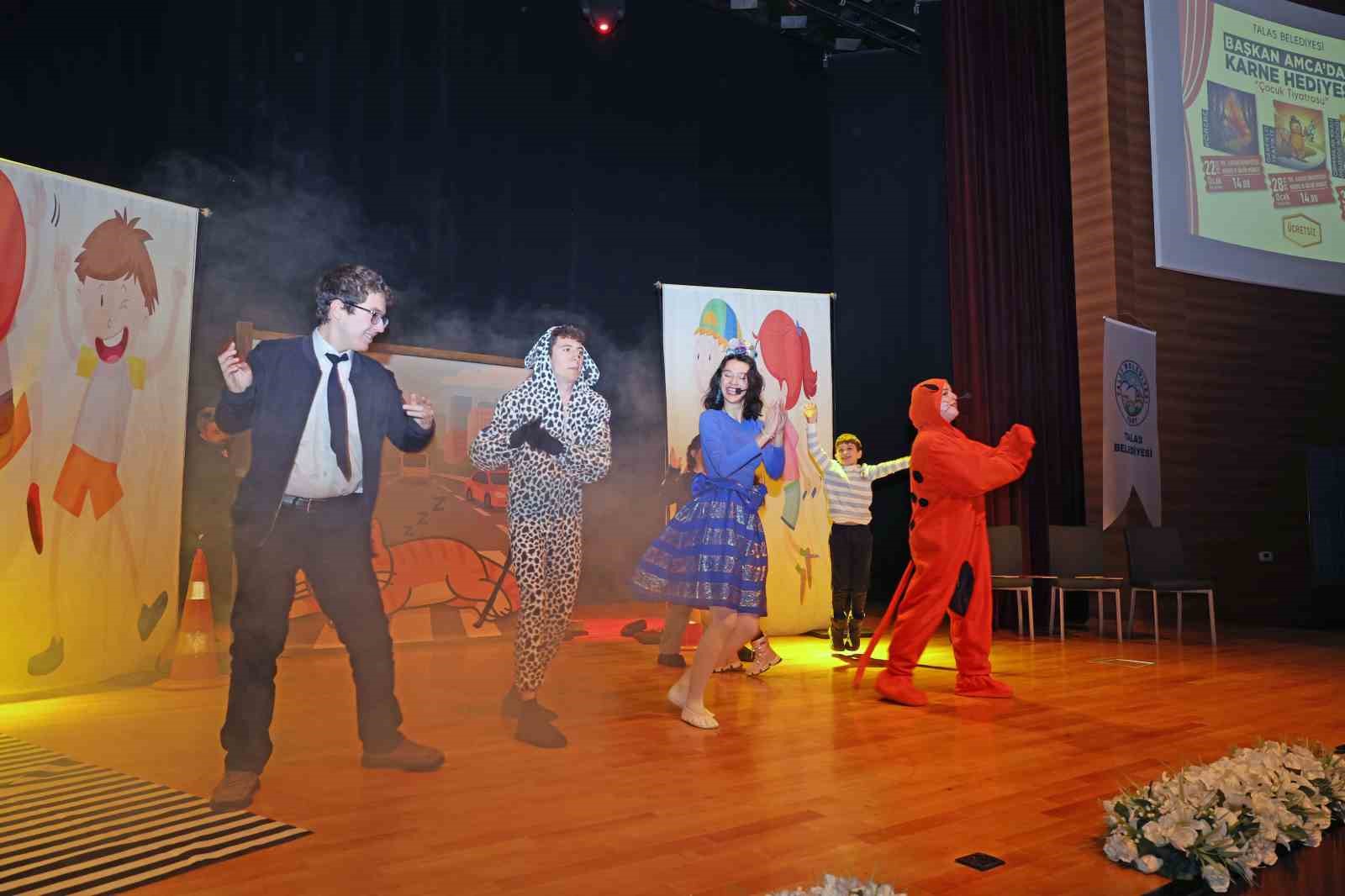 Başkan Yalçın’ın çocuklara hediyesi devam ediyor
