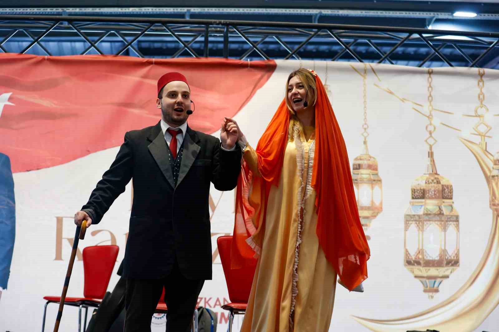 Başkan Yalım, Atatürk Mahallesi’nde yüzlerce vatandaşla iftar sofrasında bir araya geldi
Başkan Yalım, Atatürk Mahallesi’nde yüzlerce vatandaşla iftar sofrasında bir araya geldi