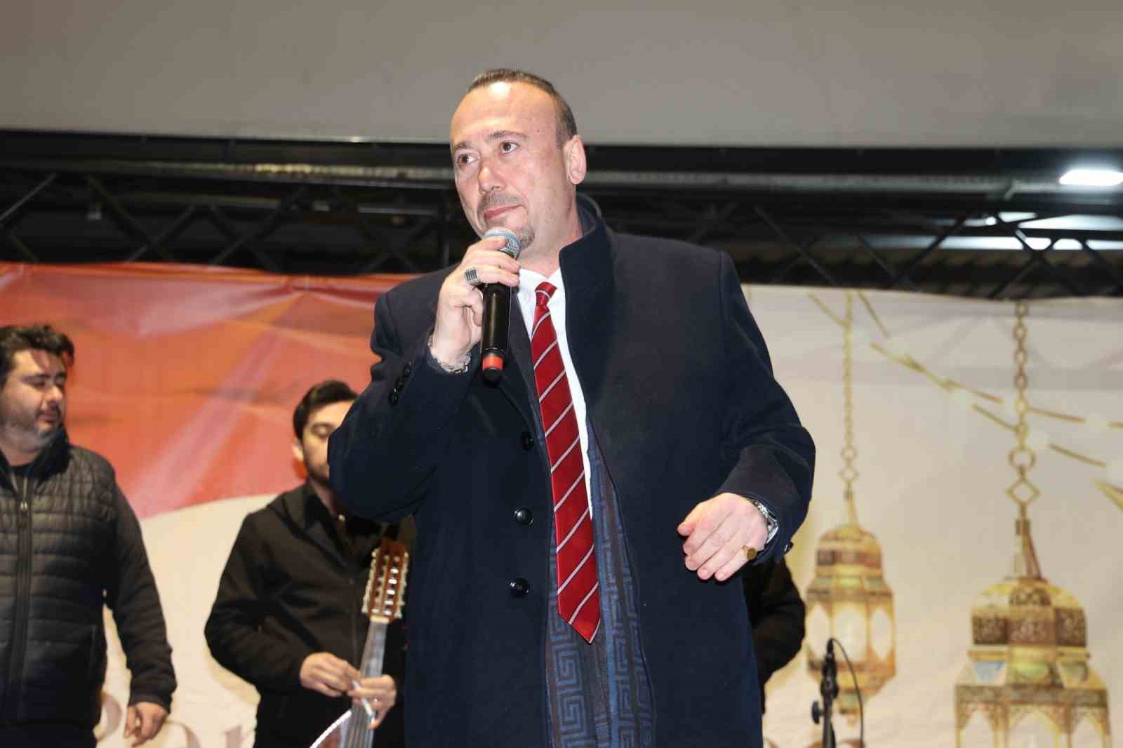 Başkan Yalım, Atatürk Mahallesi’nde yüzlerce vatandaşla iftar sofrasında bir araya geldi
Başkan Yalım, Atatürk Mahallesi’nde yüzlerce vatandaşla iftar sofrasında bir araya geldi