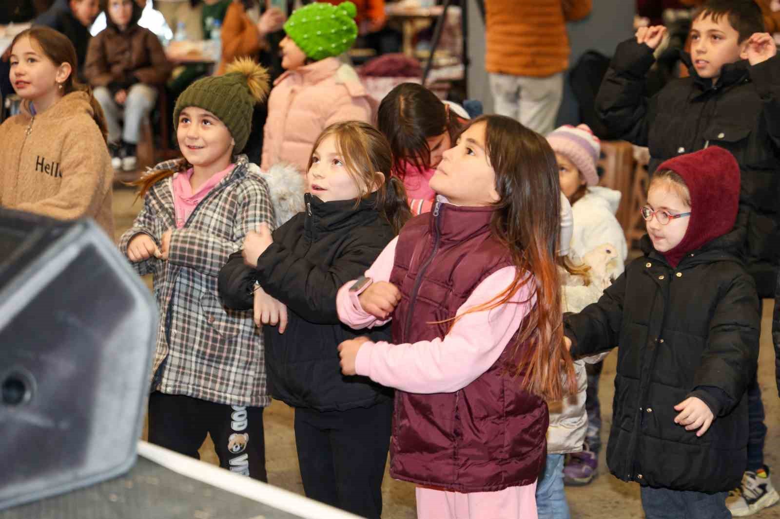 Başkan Yalım, Atatürk Mahallesi’nde yüzlerce vatandaşla iftar sofrasında bir araya geldi
Başkan Yalım, Atatürk Mahallesi’nde yüzlerce vatandaşla iftar sofrasında bir araya geldi