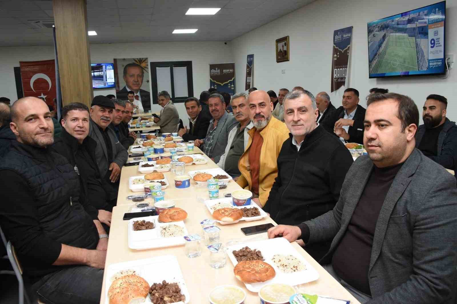 Başkan Yapar, mahalle muhtarlarıyla iftar programında bir araya geldi
