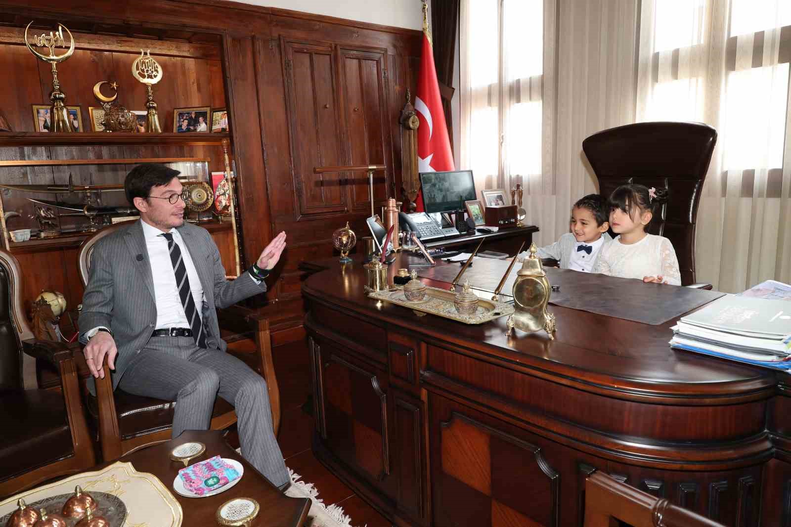 Başkan Yazıcıoğlu, makamını miniklere devretti
