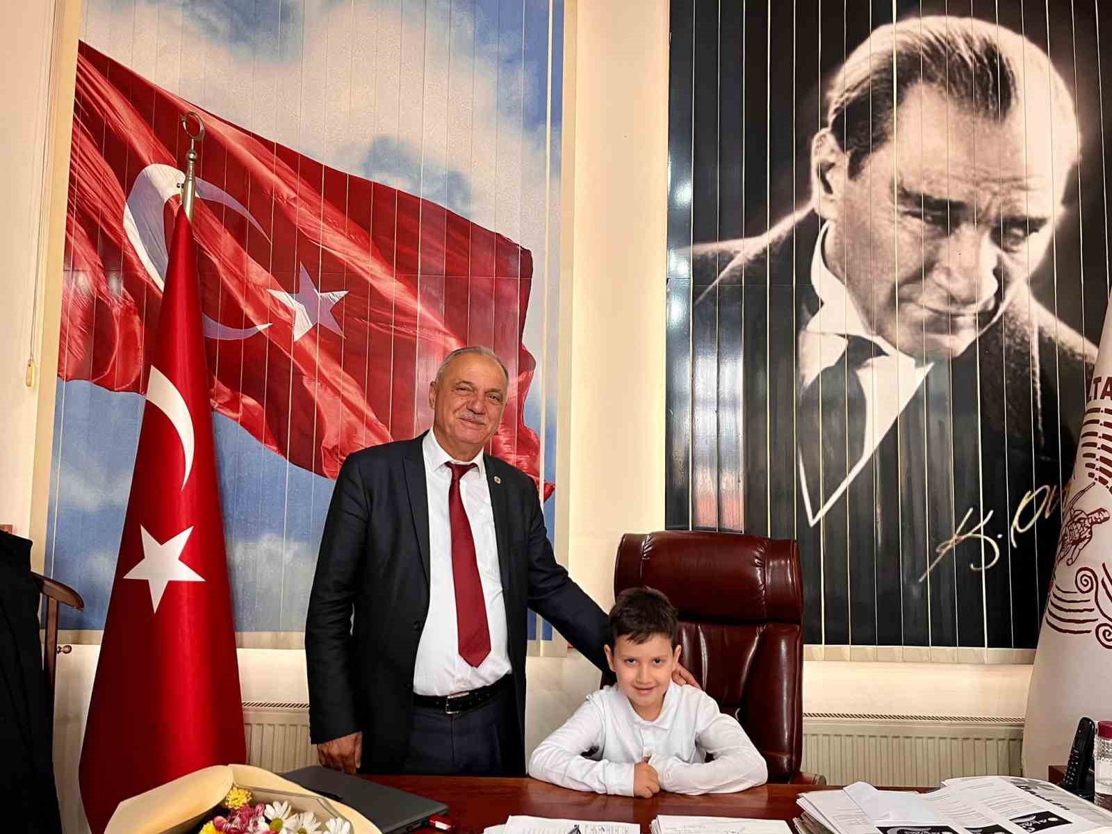 Başkan Yıldırımkaya öğrencileri makamında ağırladı
