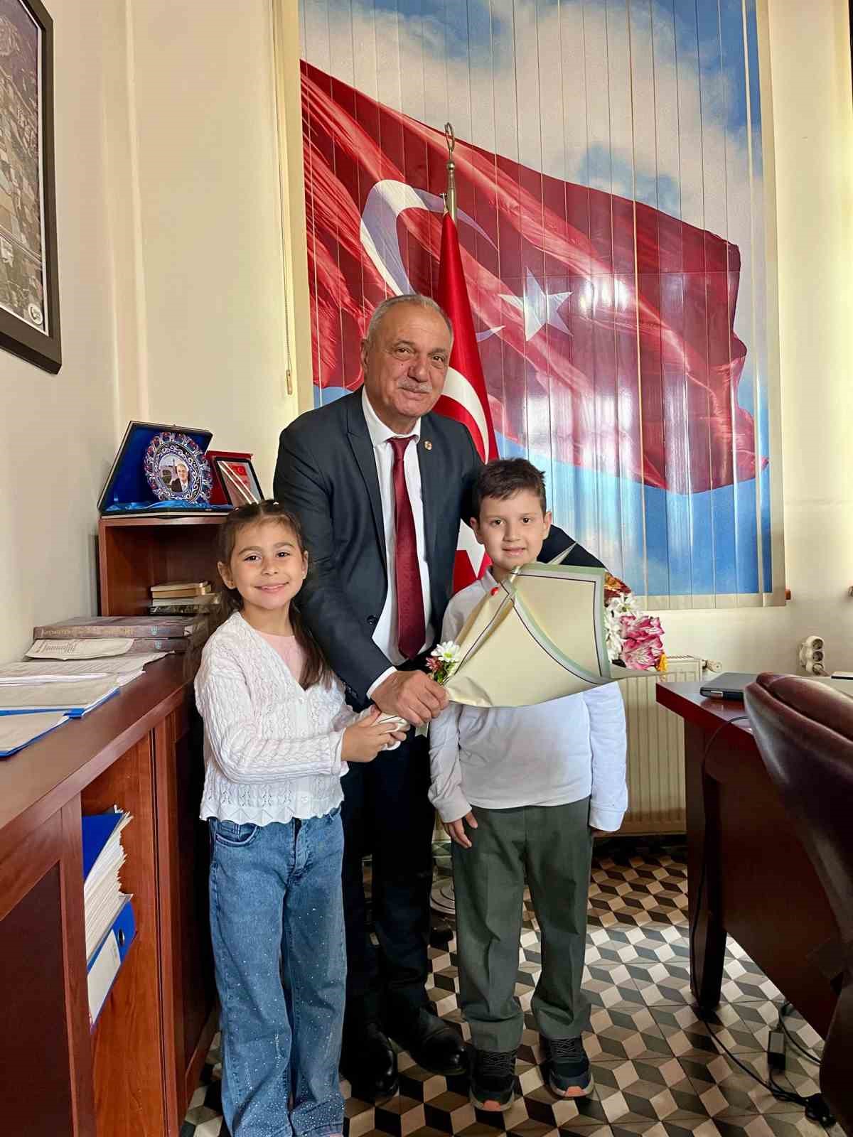 Başkan Yıldırımkaya öğrencileri makamında ağırladı
