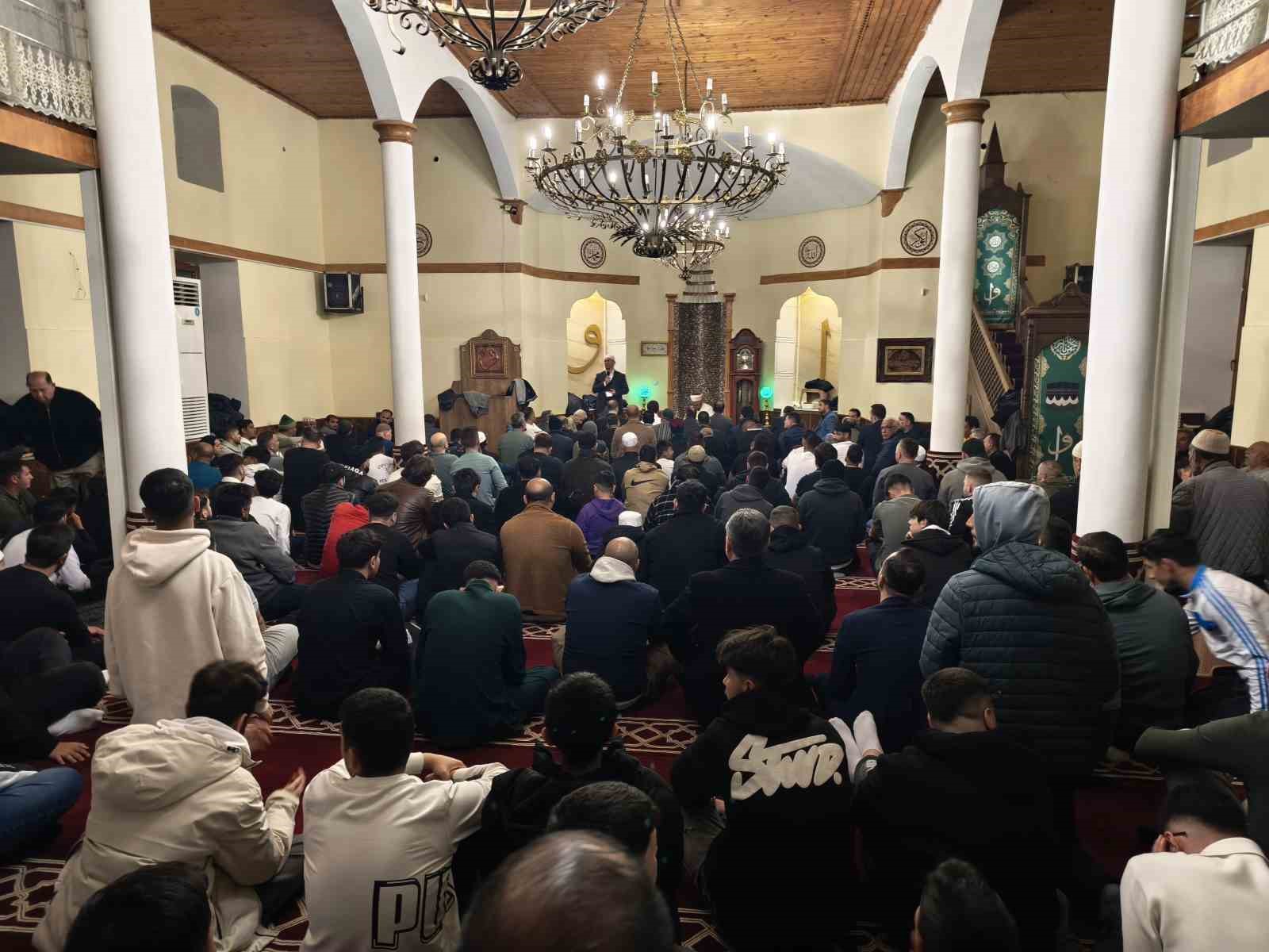 Başkan Yılmaz Evlad-I fatihan ile kardeşlik sofrasında
