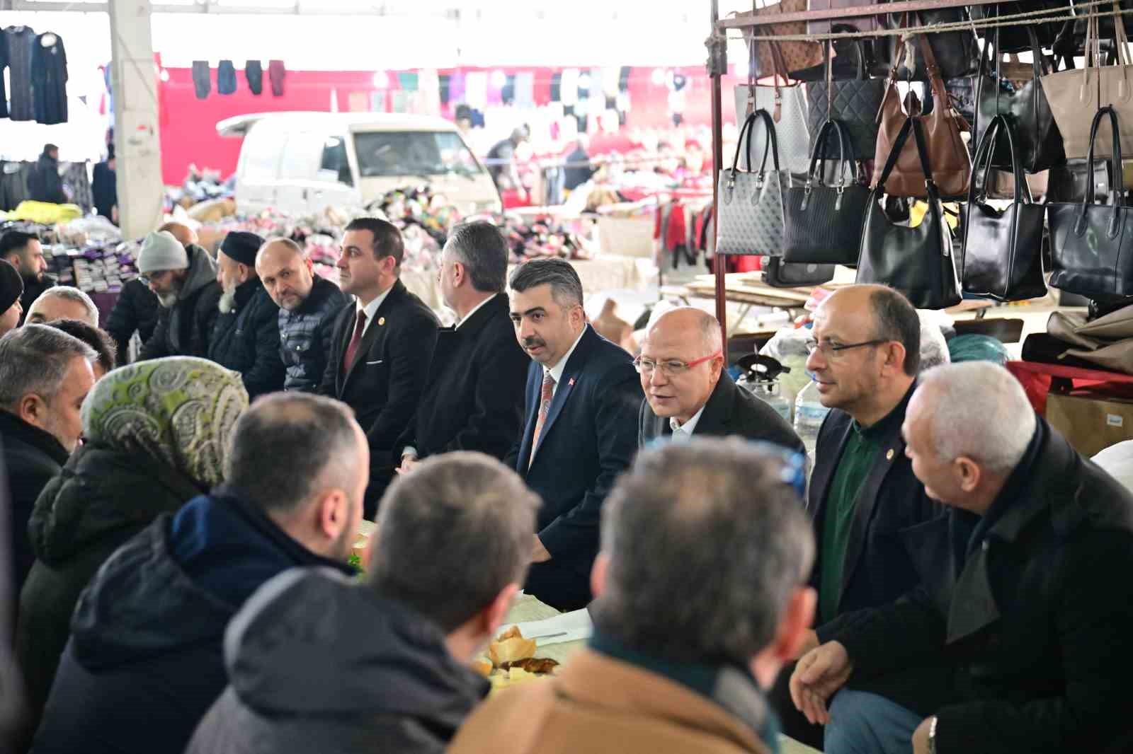 Başkan Yılmaz, pazar esnafıyla buluştu
