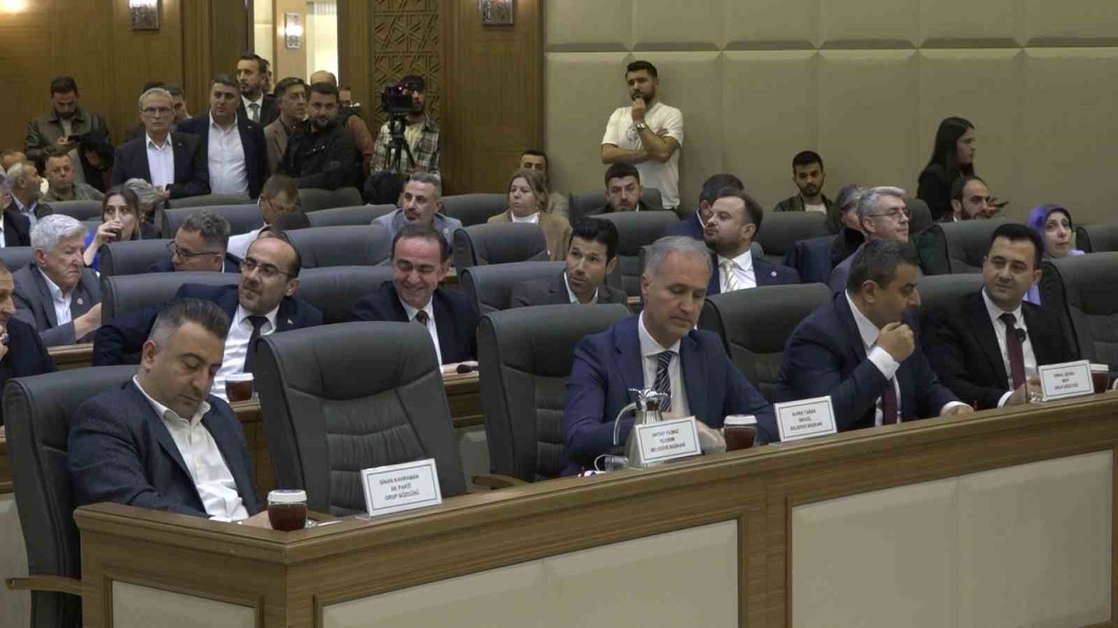 Başkanvekili Biba: "Başkanlık koltuğuna oturmaya niyetim yok, çalışmaya geldim, bulunduğum sürece de çalışacağım"
Başkanvekili Biba: "Başkanlık koltuğuna oturmaya niyetim yok, çalışmaya geldim, bulunduğum sürece de çalışacağım"