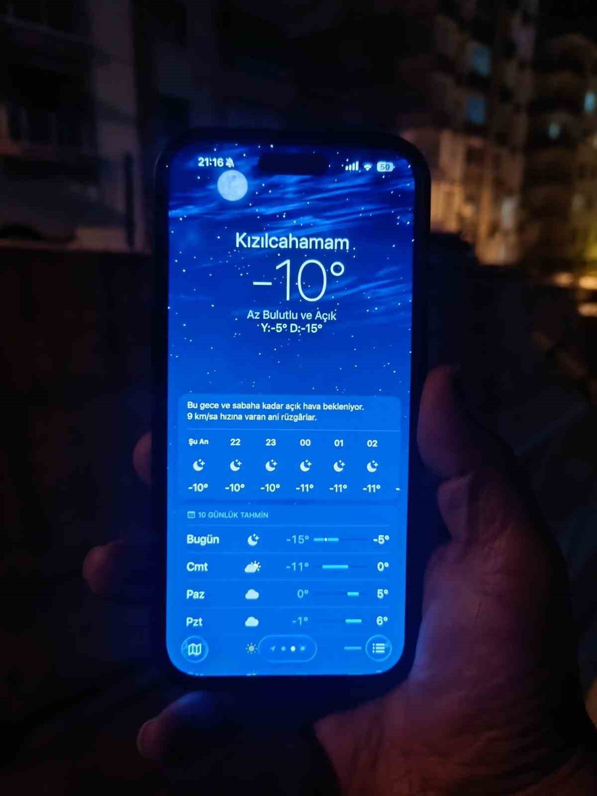 Başkent gün boyu buz kesti
