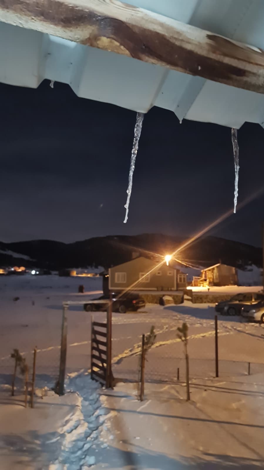Başkent gün boyu buz kesti
