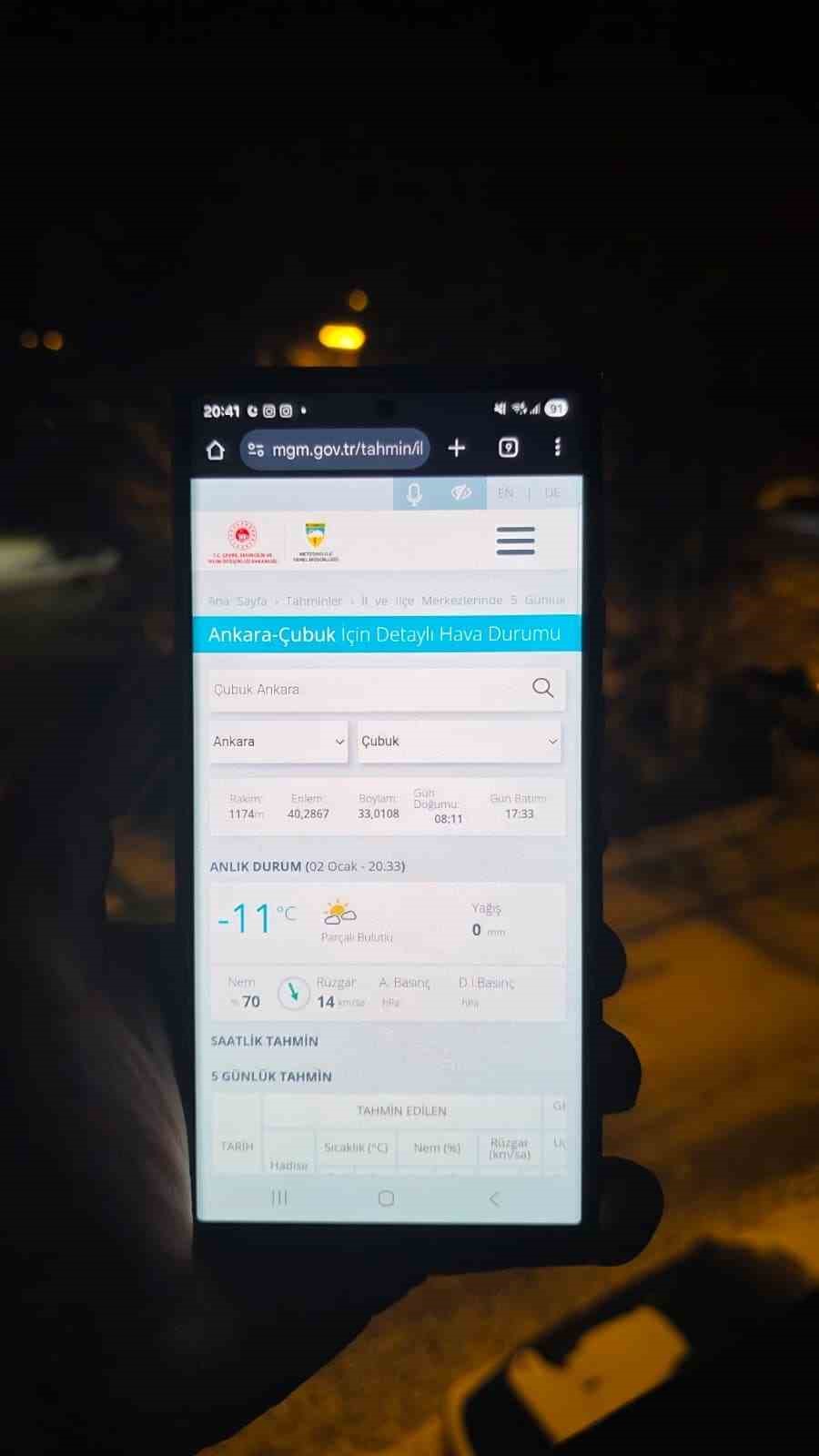 Başkent gün boyu buz kesti
