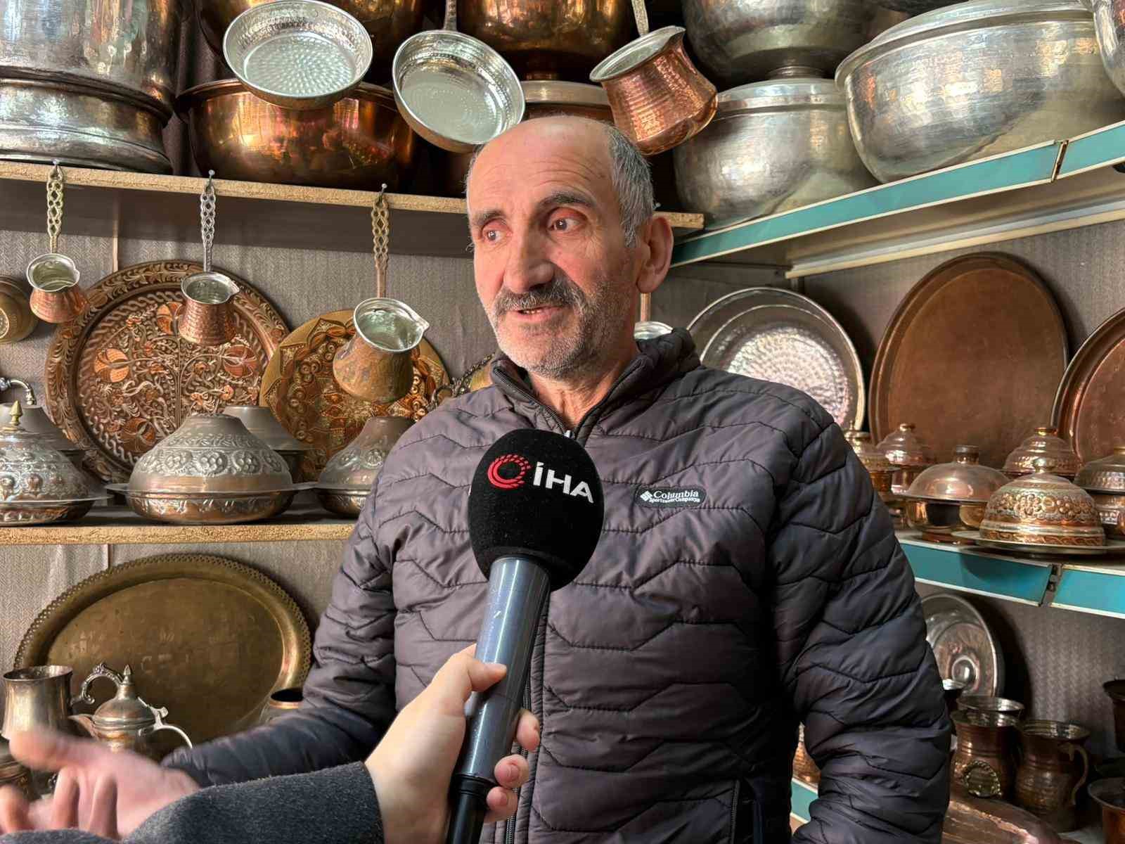 Başkent’in son bakır ustalarından Aytekin Küçük: "Bakıra talep çok ama yetişecek çırak yok"
Başkent’in son bakır ustalarından Aytekin Küçük: "Bakıra talep çok ama yetişecek çırak yok"