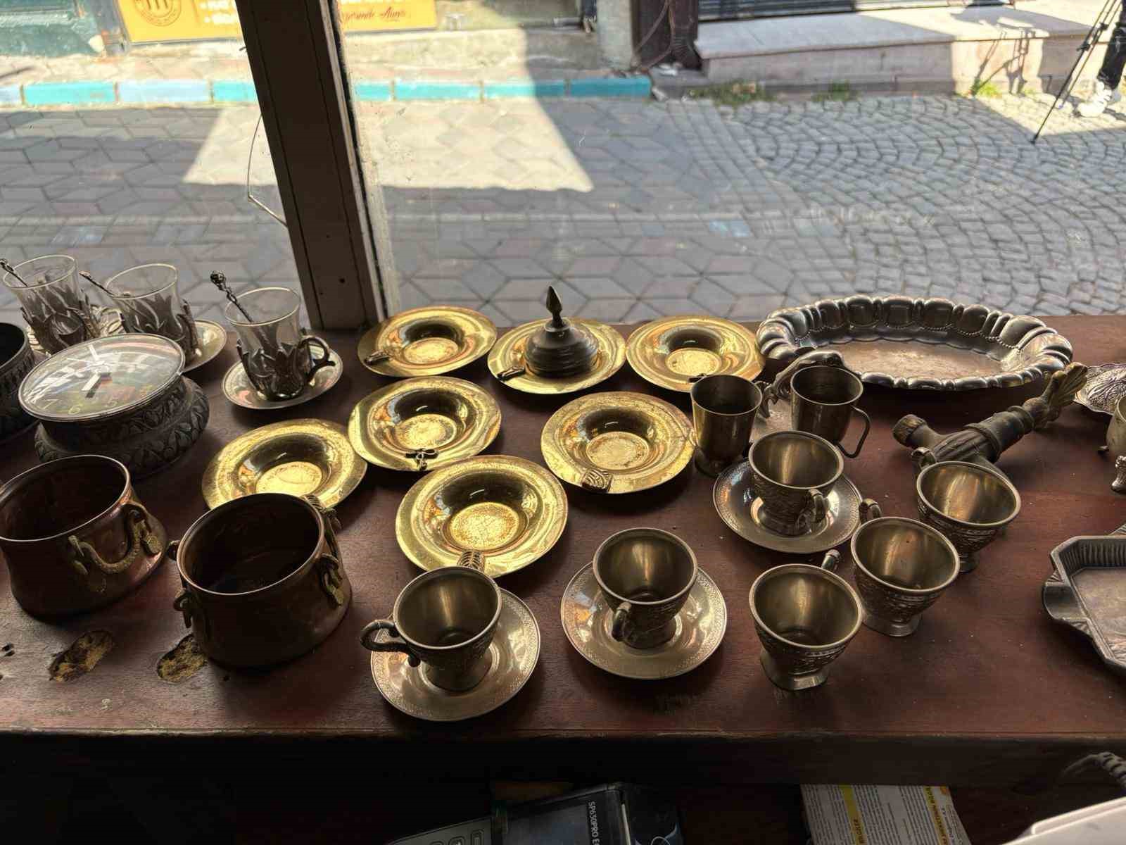 Başkent’in son bakır ustalarından Aytekin Küçük: "Bakıra talep çok ama yetişecek çırak yok"
Başkent’in son bakır ustalarından Aytekin Küçük: "Bakıra talep çok ama yetişecek çırak yok"