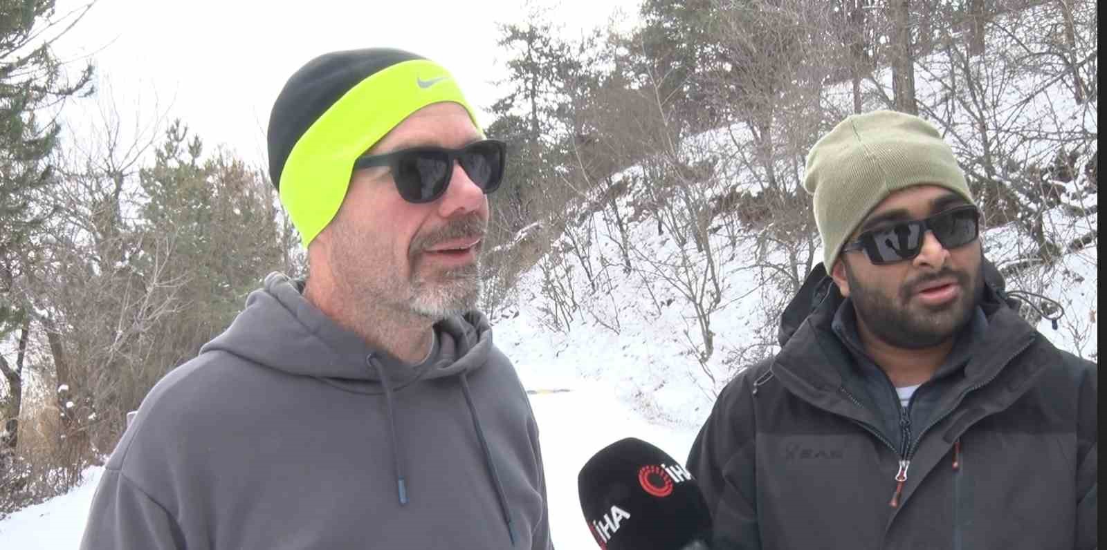 Başkentte etkili olan kar yağışı Eymir Gölü’nde kartpostallık görüntüler oluşturdu
