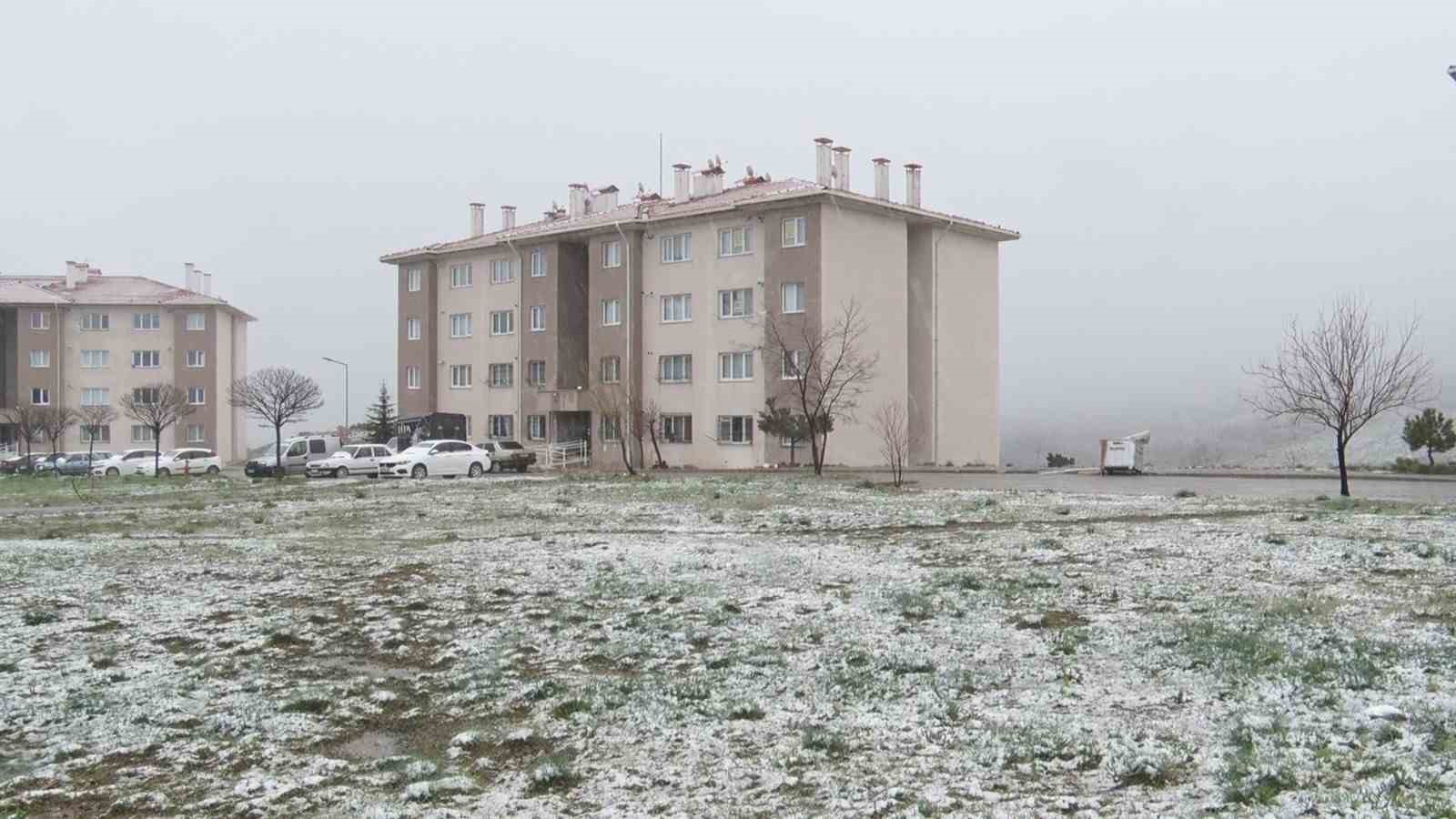 Başkentte kar ve karla karışık yağmur etkili oldu
