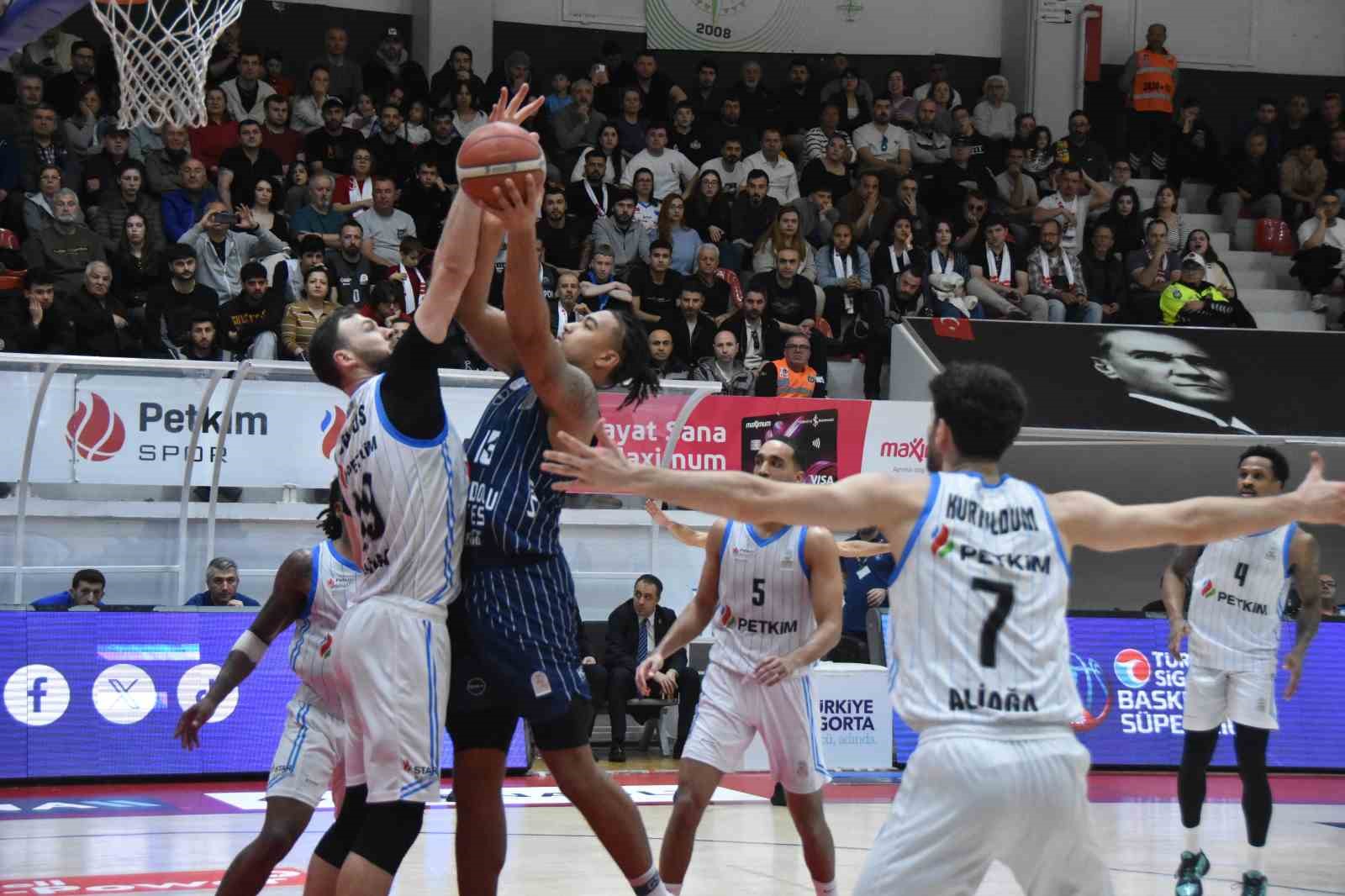 Basketbol Süper Ligi: Aliağa Petkimspor:60 - A. Efes: 85
