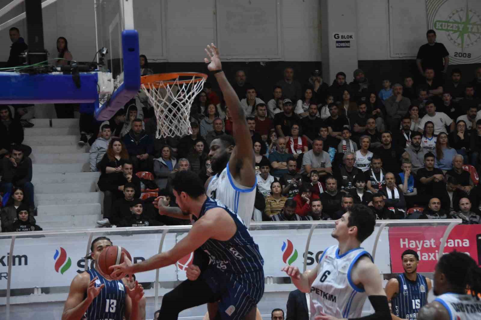 Basketbol Süper Ligi: Aliağa Petkimspor:60 - A. Efes: 85
