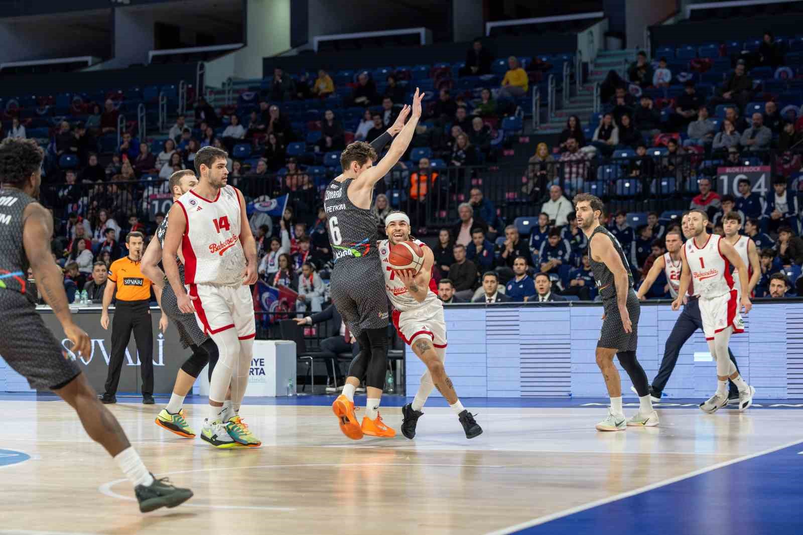 Basketbol Süper Ligi: Bahçeşehir Koleji: 100 - Aliağa Petkim Spor: 60
