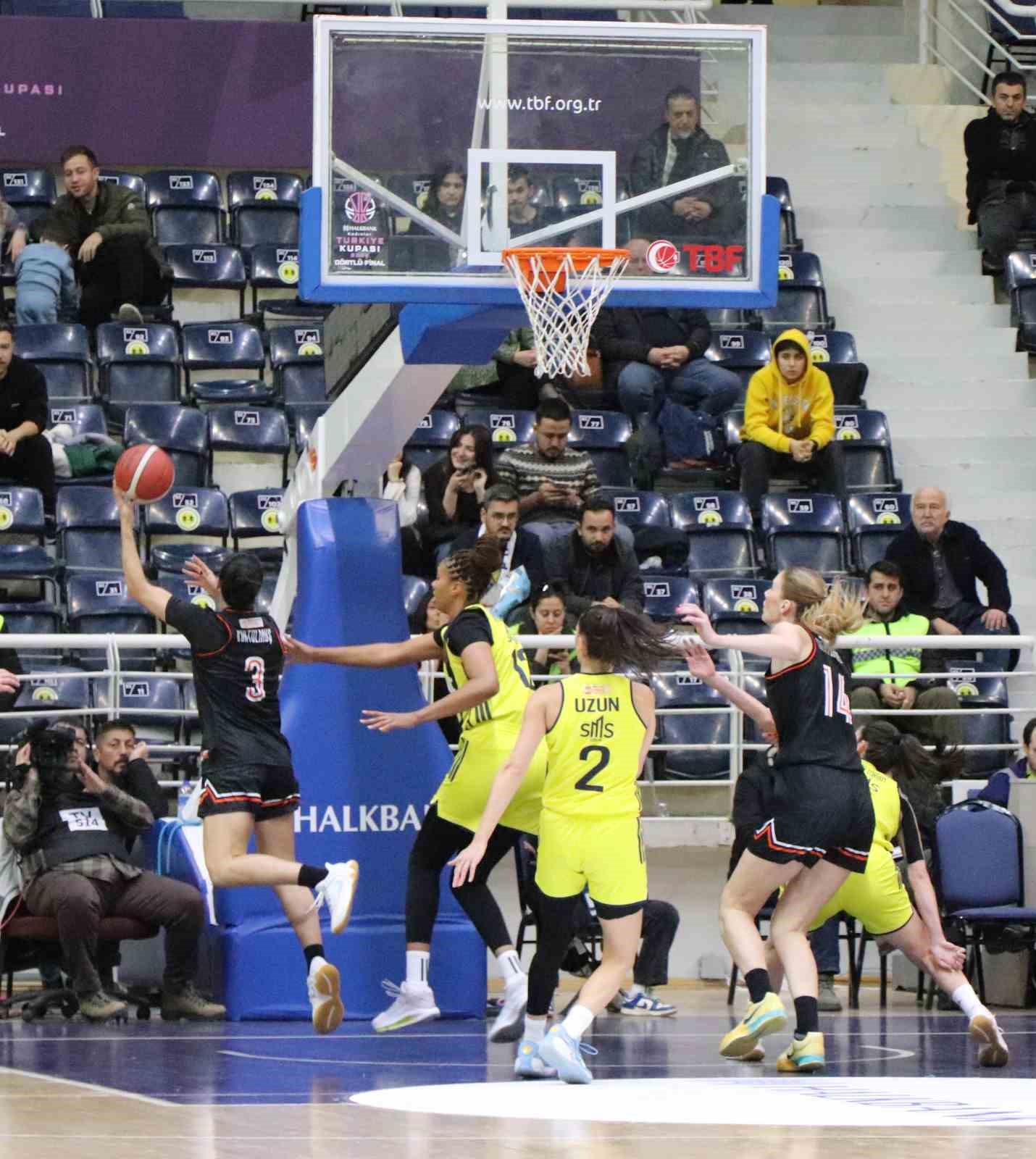 Basketbol Süper Ligi: Fenerbahçe Opet: 84 - ÇİMSA ÇBK Mersin: 66
