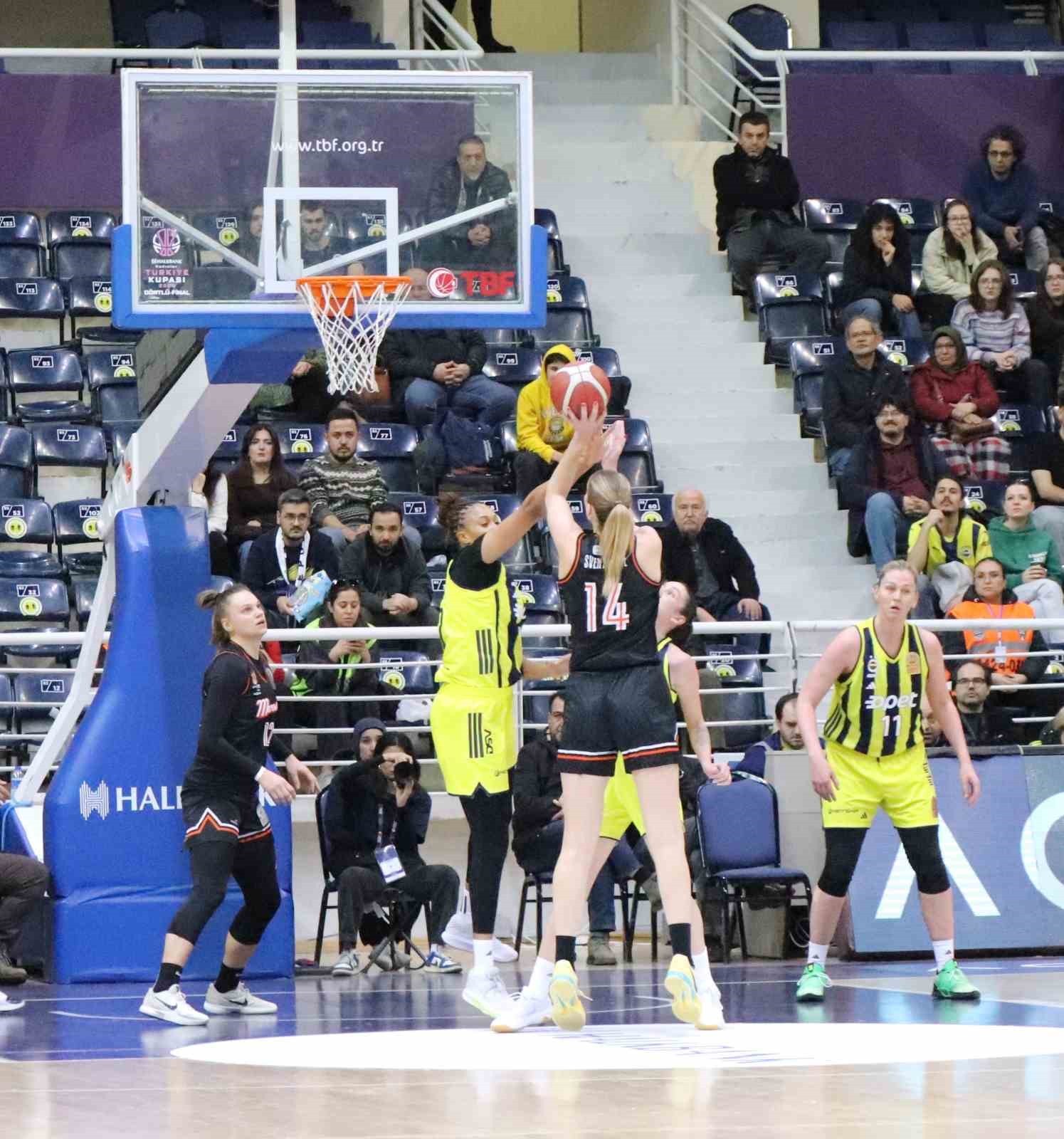Basketbol Süper Ligi: Fenerbahçe Opet: 84 - ÇİMSA ÇBK Mersin: 66
