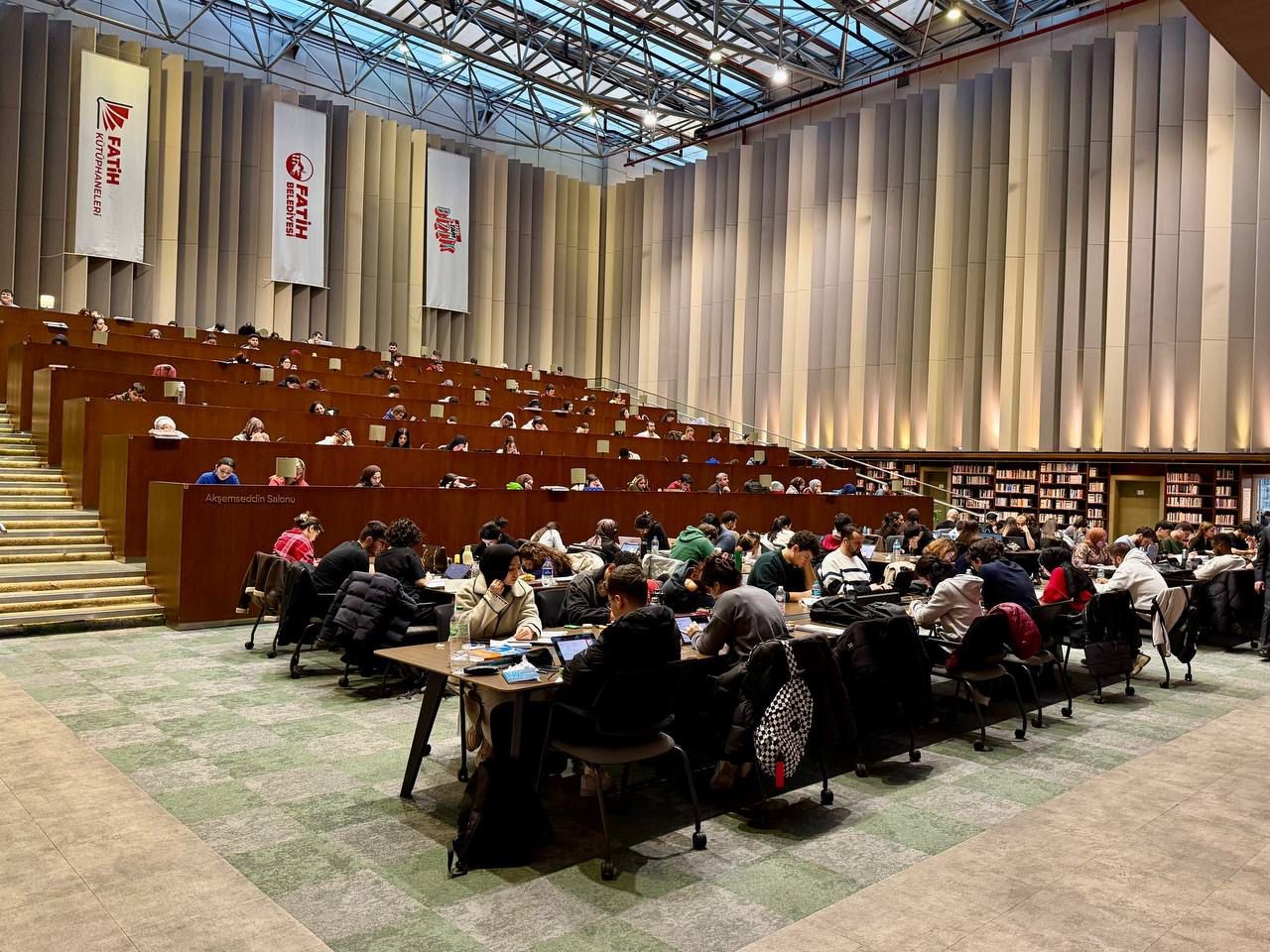 Başkonsoloslardan Fatih kütüphanelerine tam not
