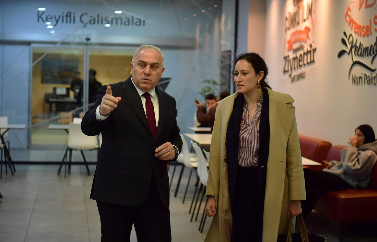 Başkonsoloslardan Fatih kütüphanelerine tam not
