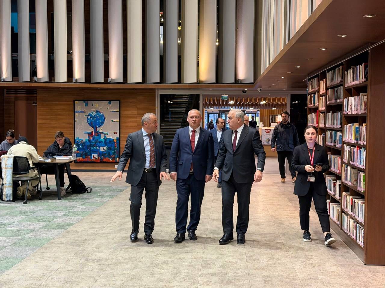 Başkonsoloslardan Fatih kütüphanelerine tam not
