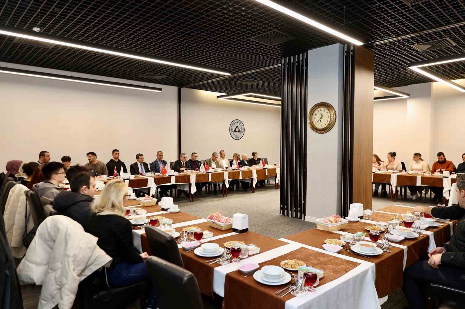 Başsavcı Korkmaz ve Rektör Prof. Dr. Altun, özel ihtiyaçlı öğrenciler ile iftar yaptı
