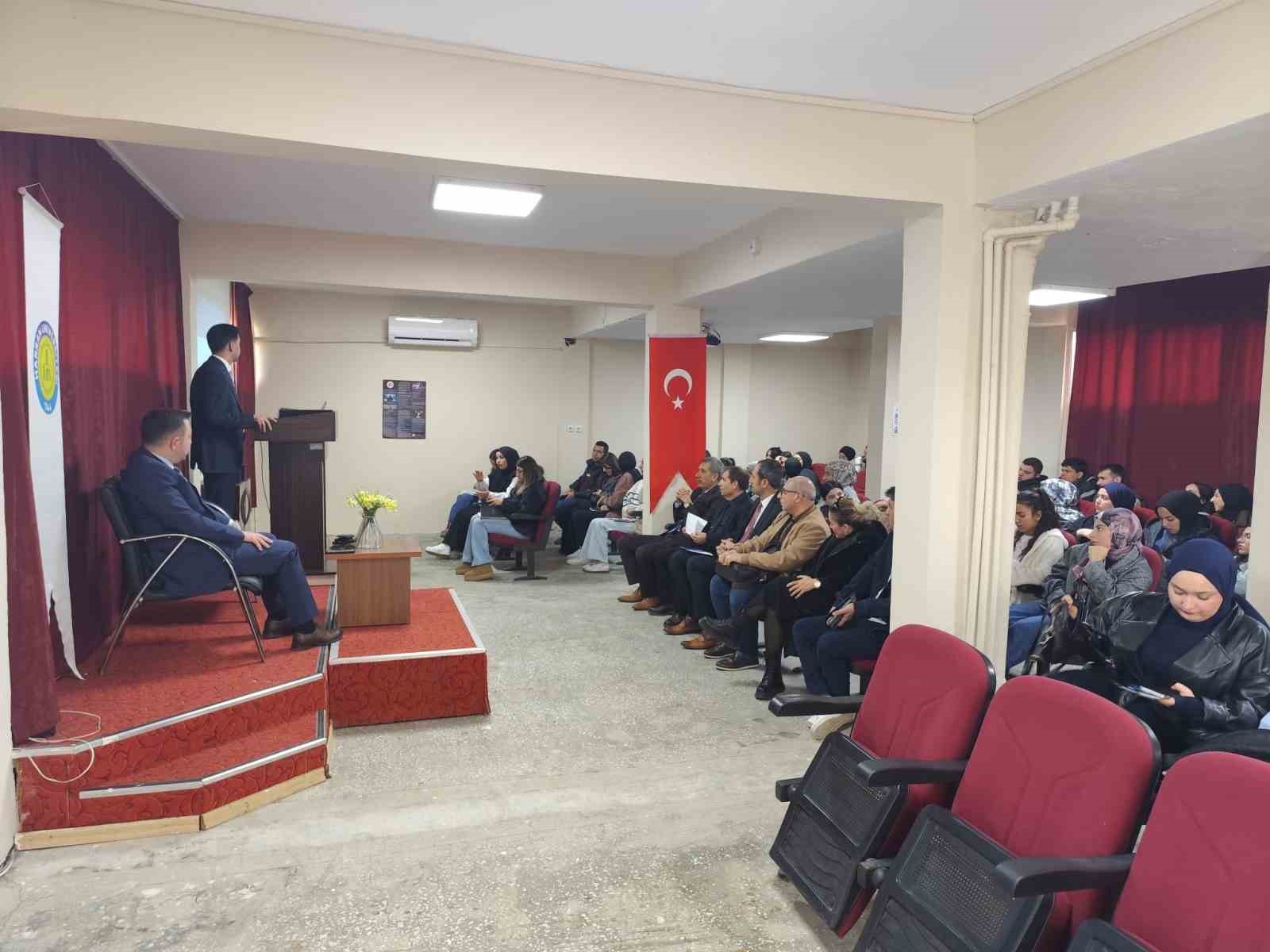 Başsavcı öğrencileri dijital dolandırıcılık konusunda uyardı
