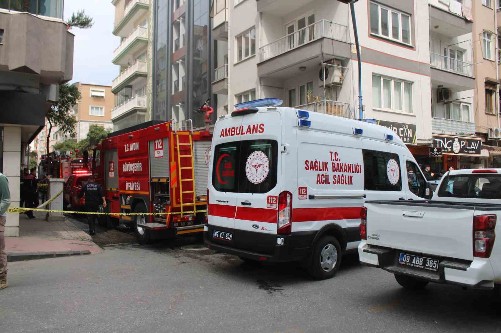 Batarya dükkanında yangın çıktı, bina tahliye edildi
