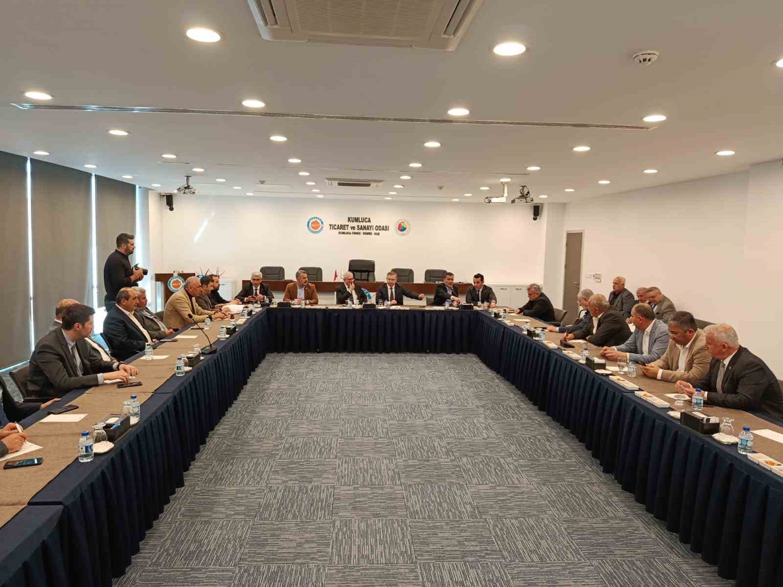 Batı Antalya’da tarımsal üretim ve ticaretindeki sorunlar masaya yatırıldı
