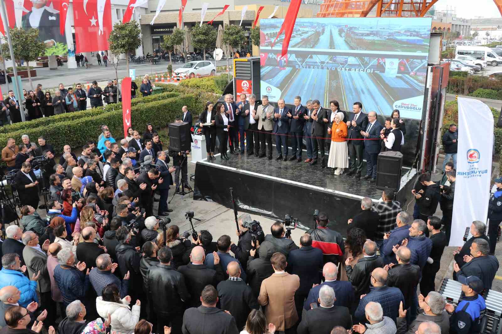 Batı Ege GYO Yaya Üst Geçidi hizmete açıldı
